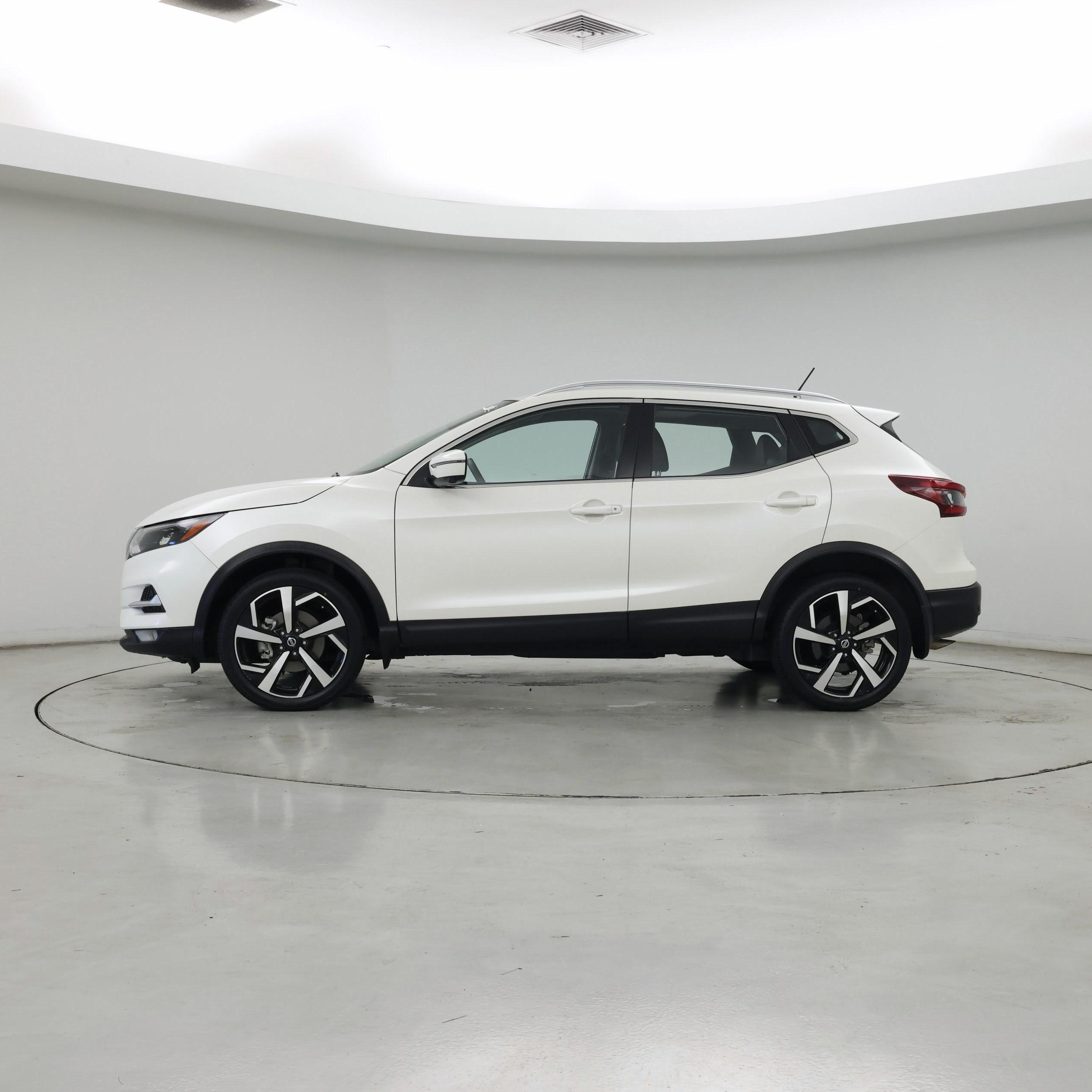 Thumbnail: 2022 Nissan Rogue Sport - 3