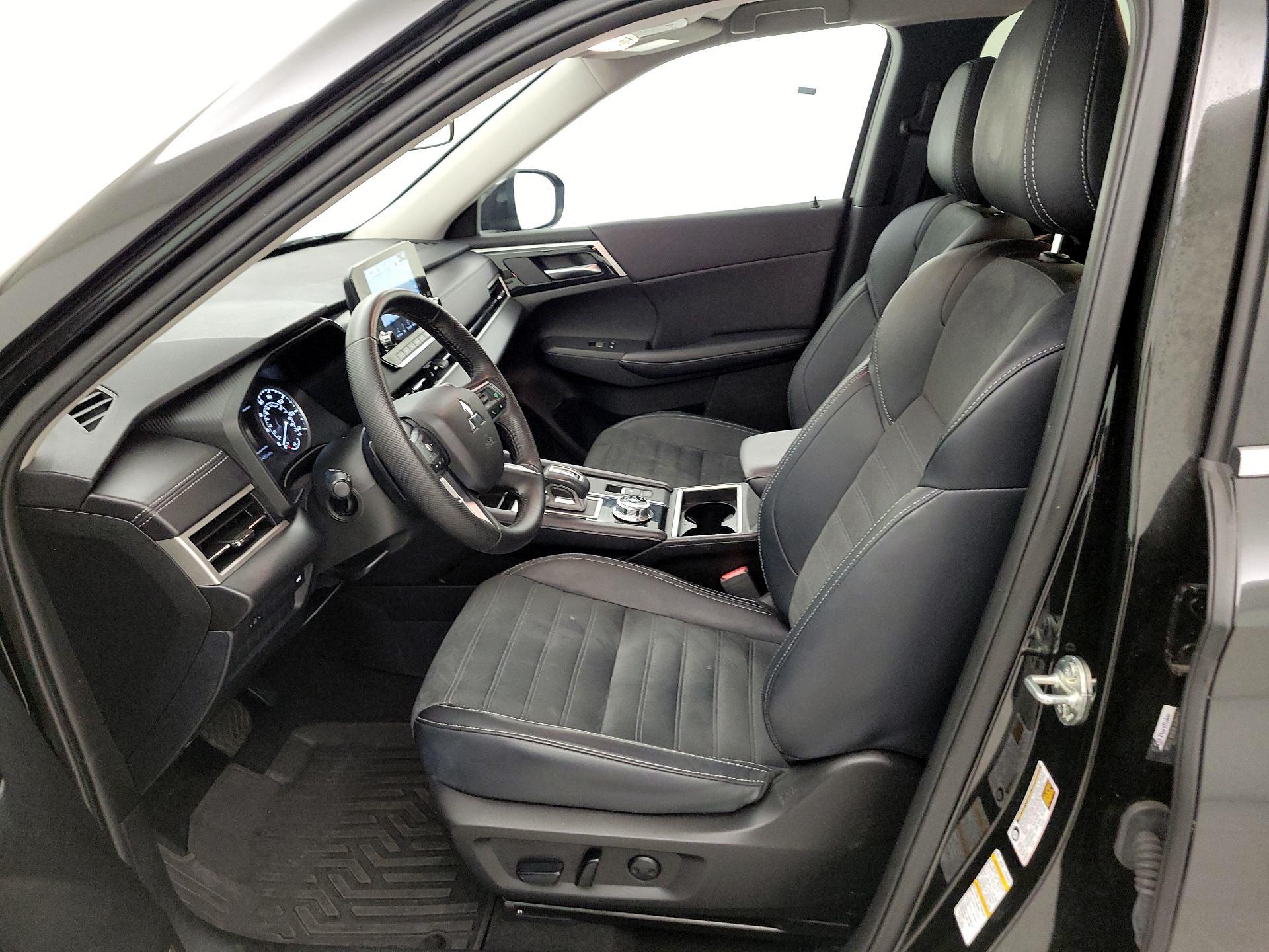 Thumbnail: 2024 Mitsubishi Outlander - 9