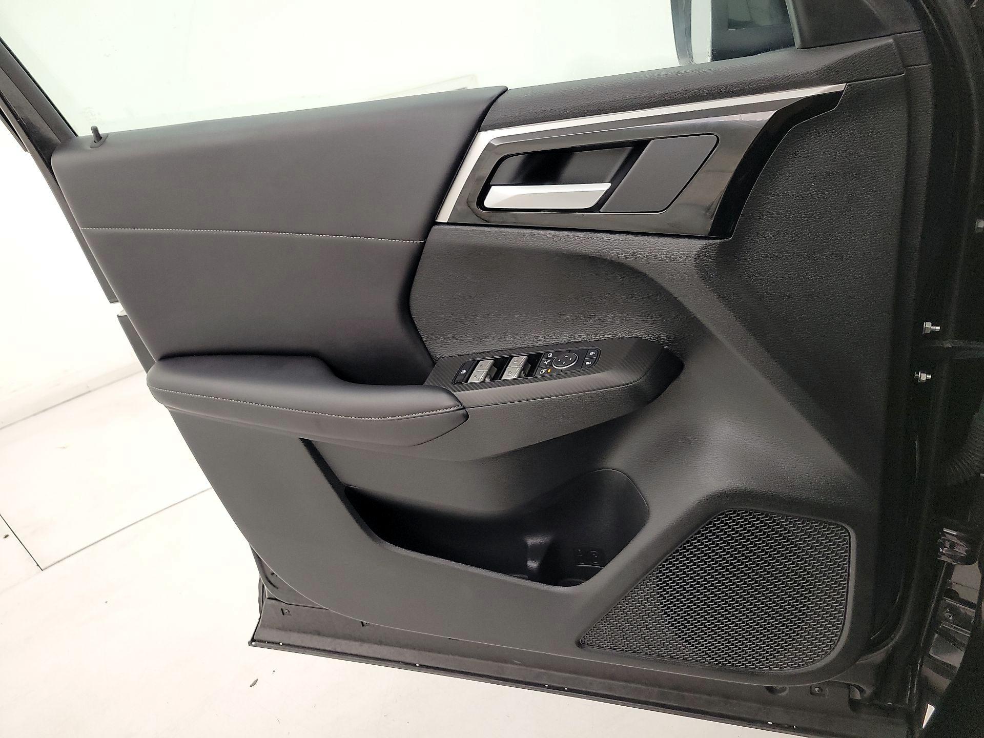 Thumbnail: 2024 Mitsubishi Outlander - 10