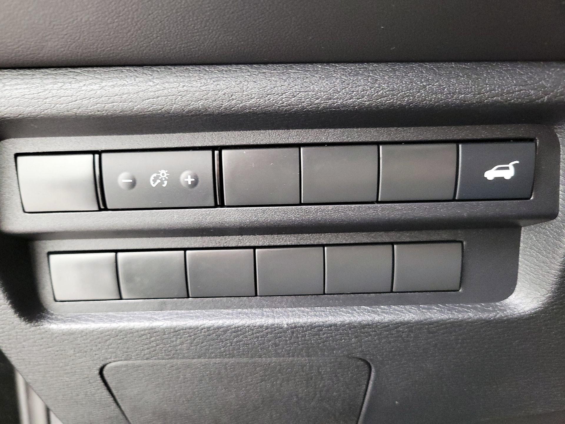 Thumbnail: 2024 Mitsubishi Outlander - 11