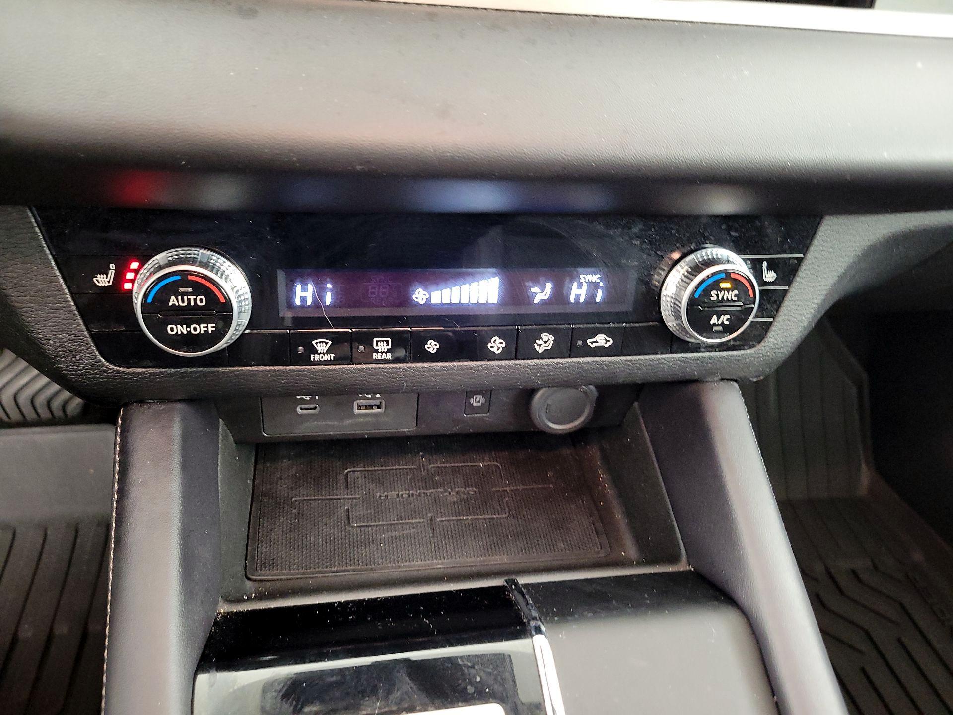 Thumbnail: 2024 Mitsubishi Outlander - 15