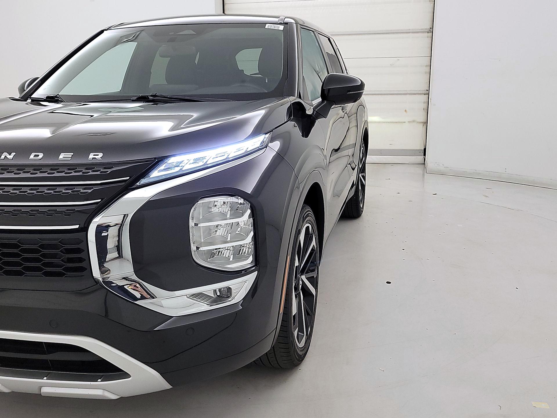 Thumbnail: 2024 Mitsubishi Outlander - 3