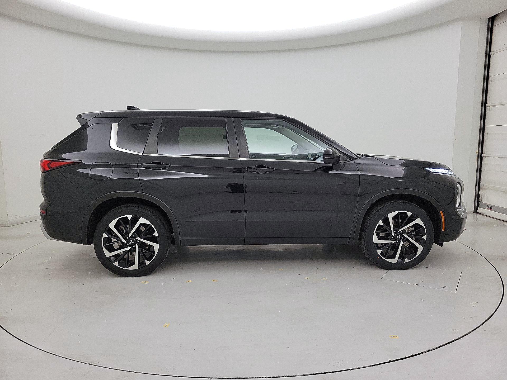 Thumbnail: 2024 Mitsubishi Outlander - 4