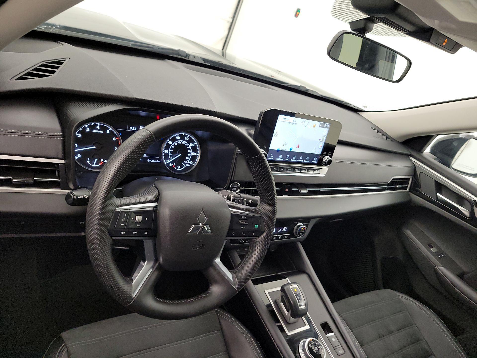 Thumbnail: 2024 Mitsubishi Outlander - 8