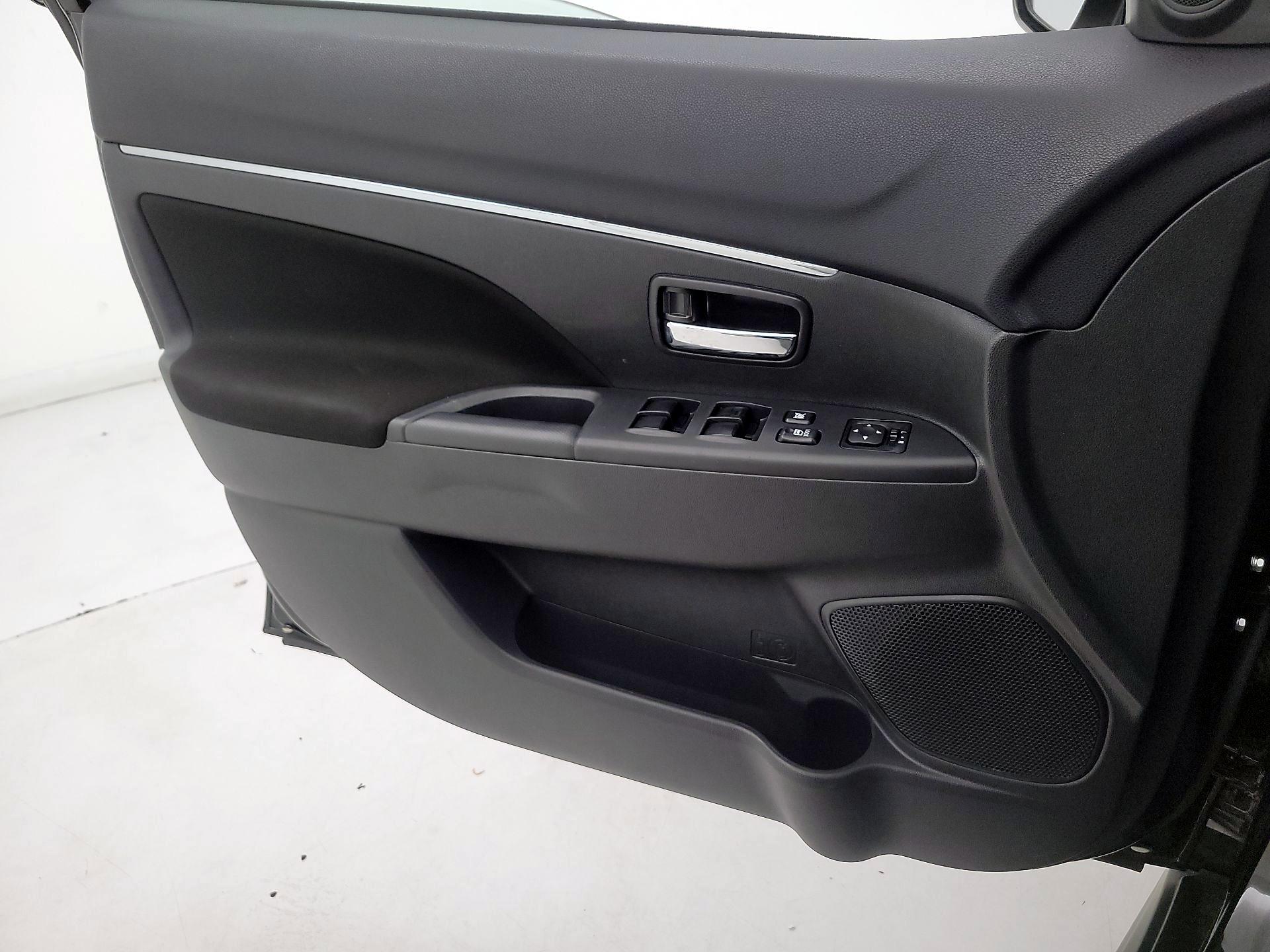 Thumbnail: 2021 Mitsubishi Outlander Sport - 12