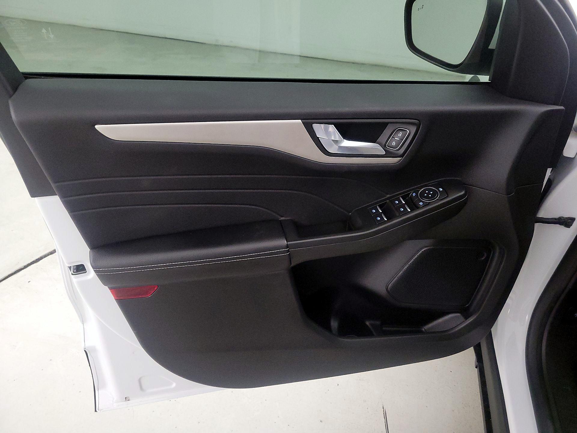 Thumbnail: 2022 Ford Escape - 12