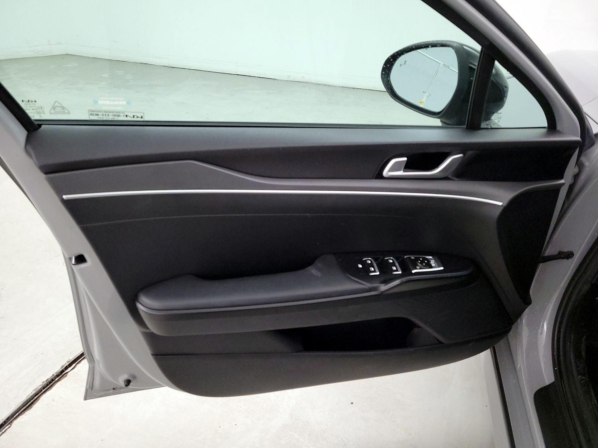 Thumbnail: 2022 Kia K5 - 12