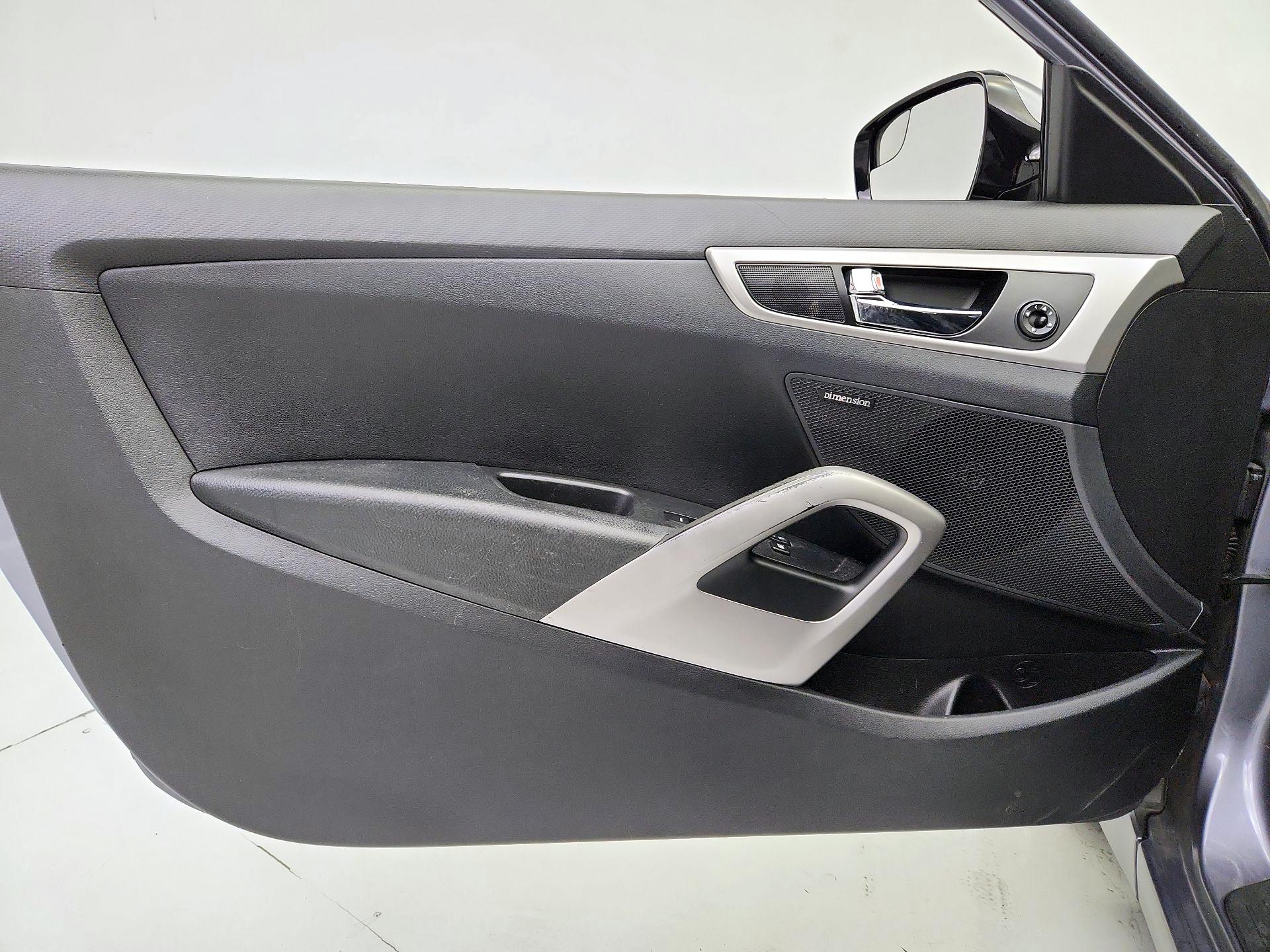 Thumbnail: 2017 Hyundai Veloster - 12