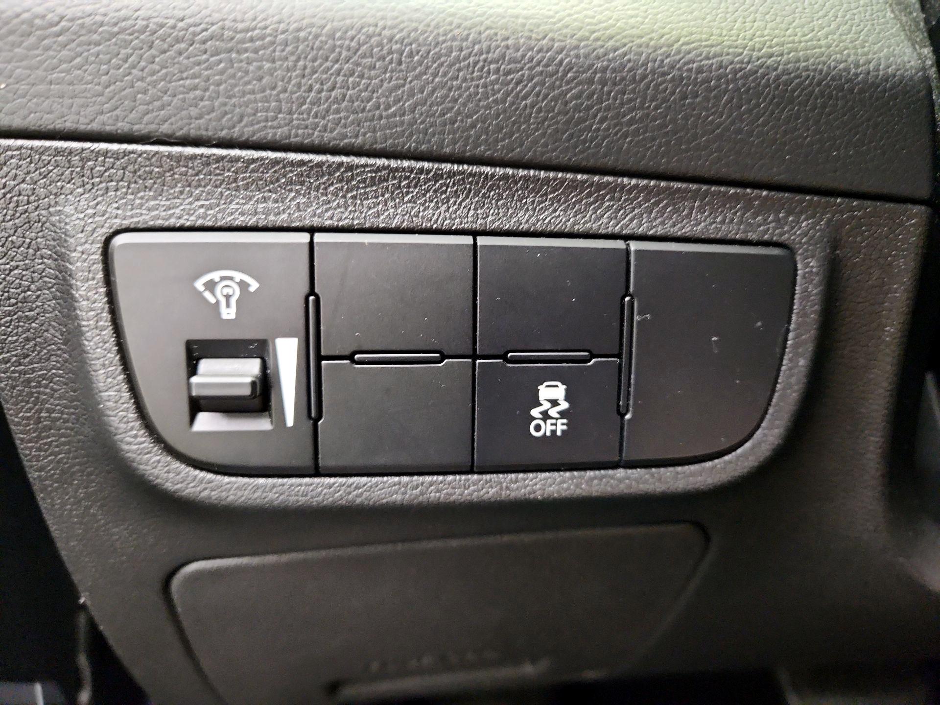 Thumbnail: 2017 Hyundai Veloster - 13