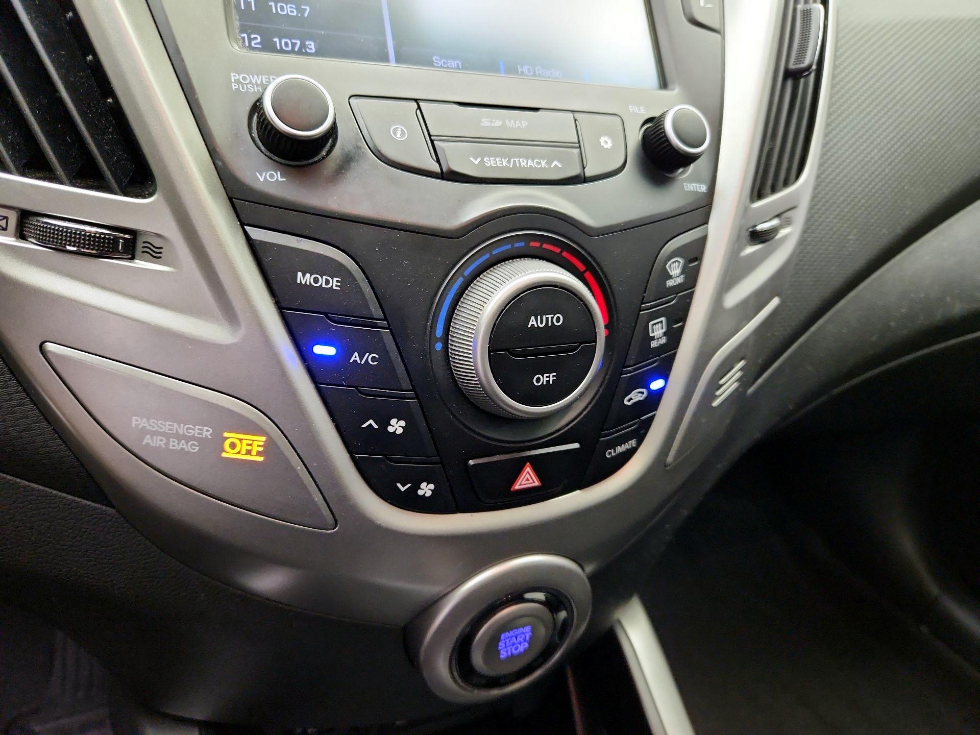 Thumbnail: 2017 Hyundai Veloster - 17