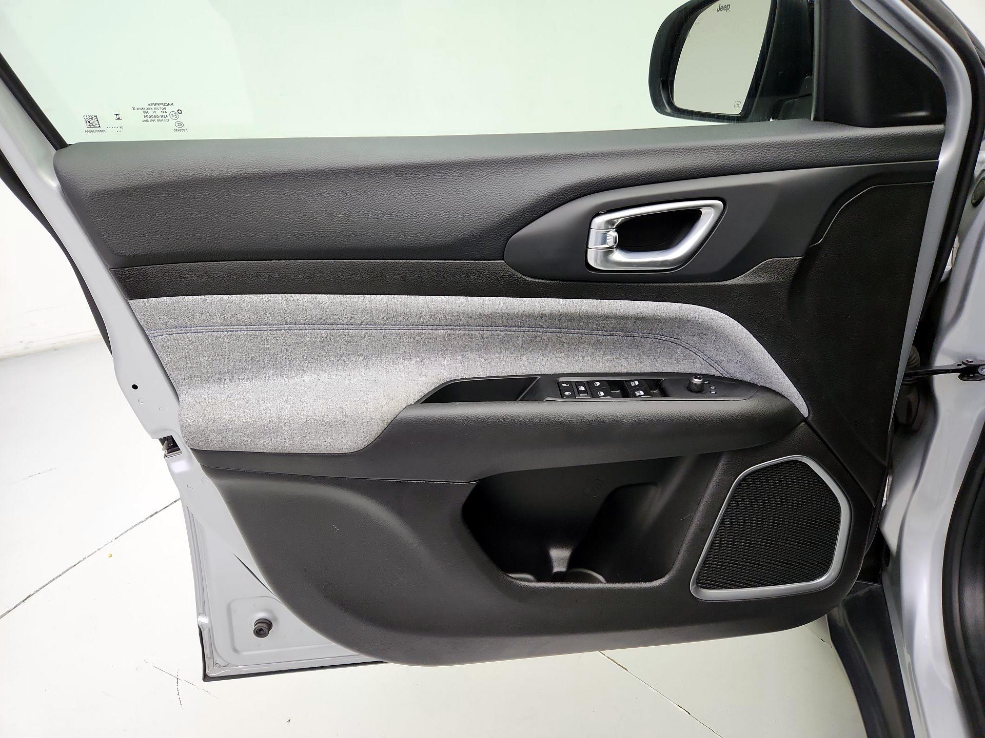 Thumbnail: 2025 Jeep Compass - 12