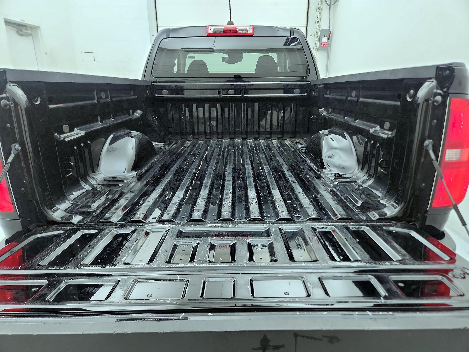 Thumbnail: 2022 Chevrolet Colorado - 20