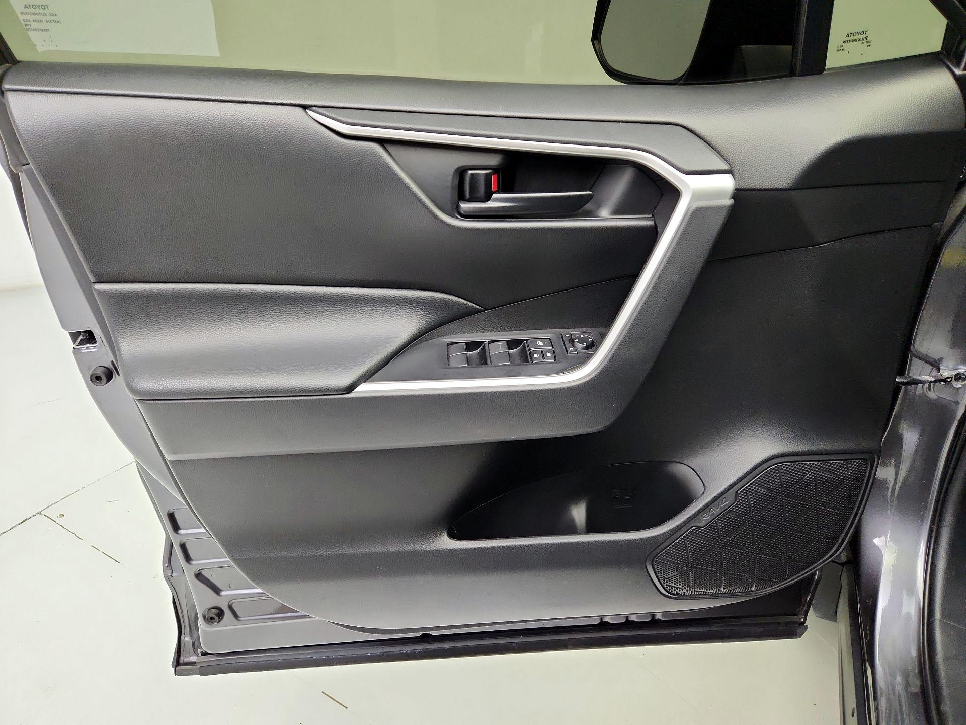 Thumbnail: 2021 Toyota RAV4 - 12