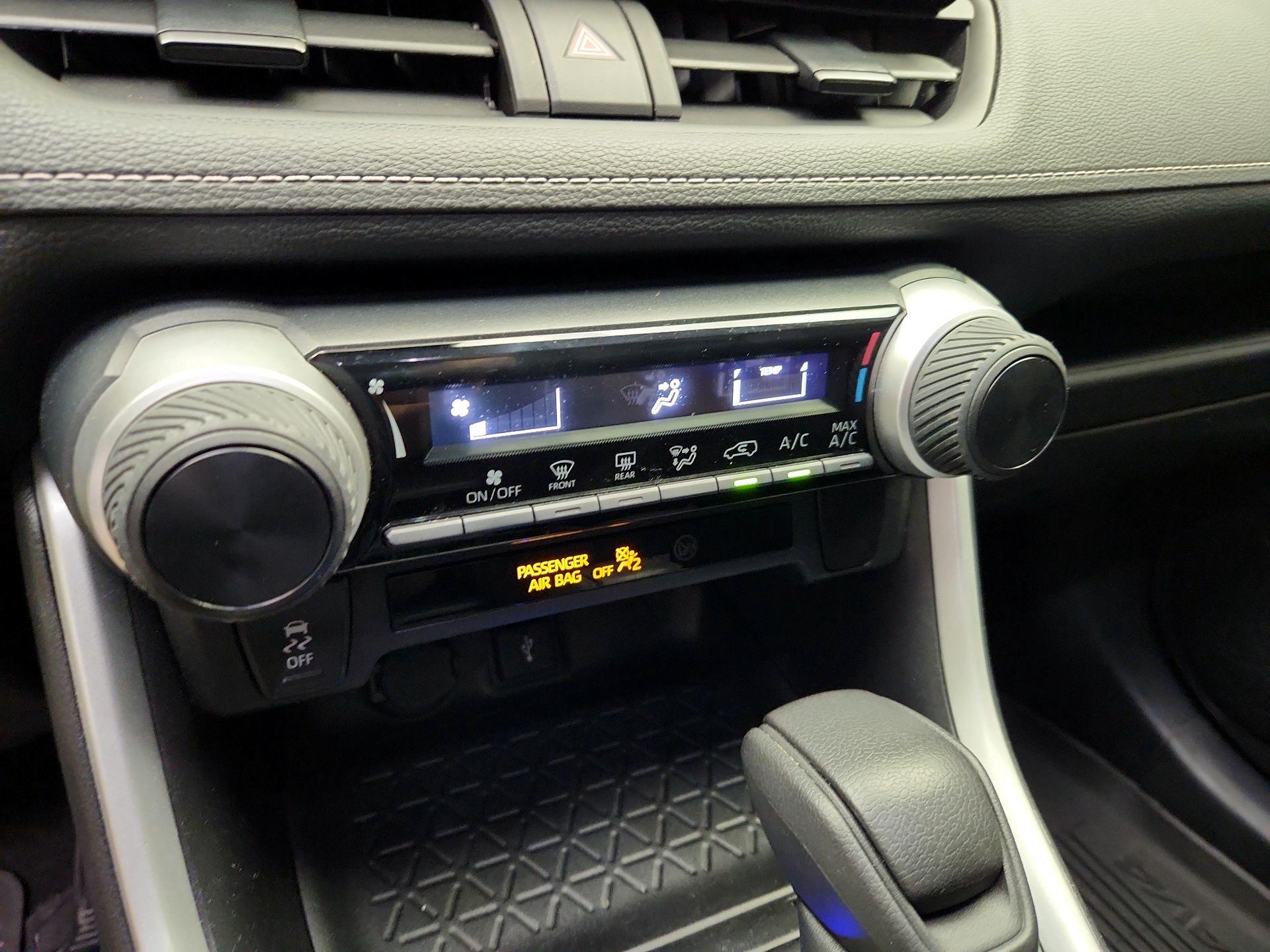 Thumbnail: 2021 Toyota RAV4 - 16