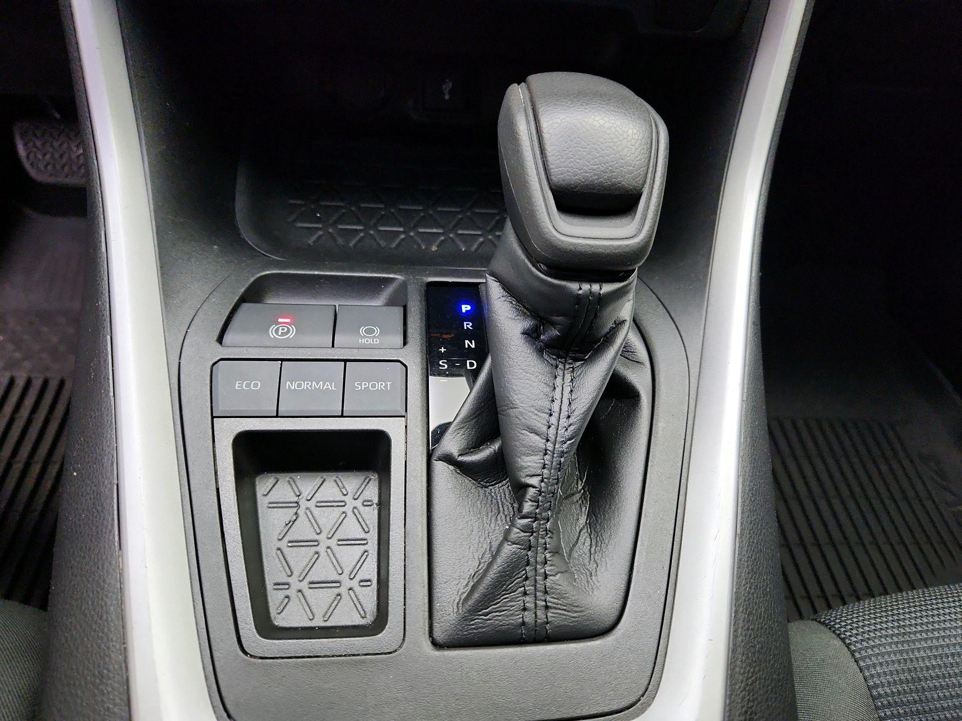 Thumbnail: 2021 Toyota RAV4 - 17