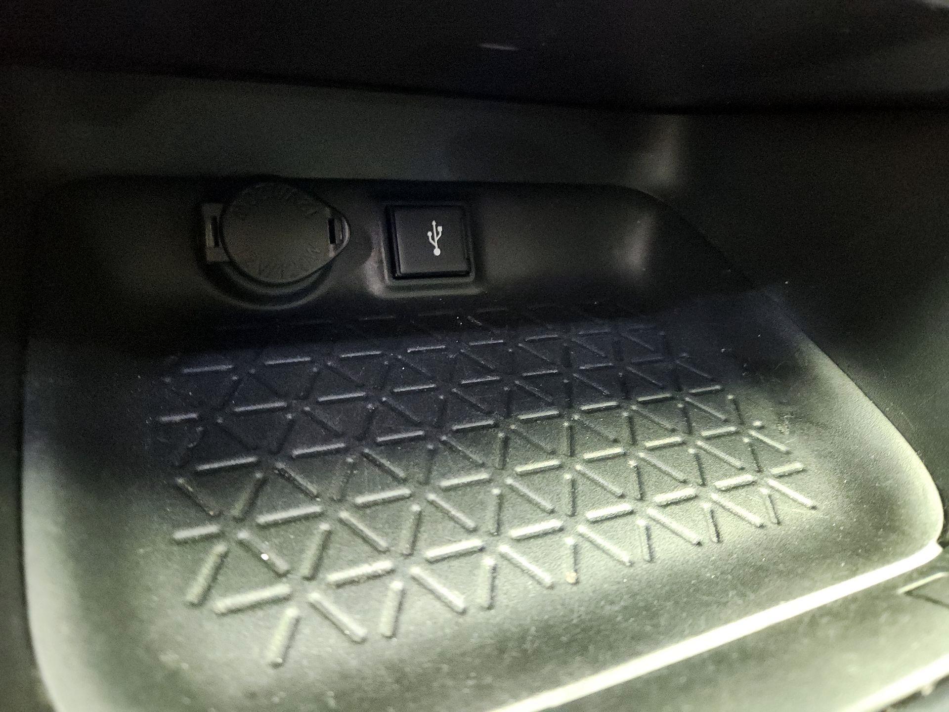 Thumbnail: 2021 Toyota RAV4 - 18