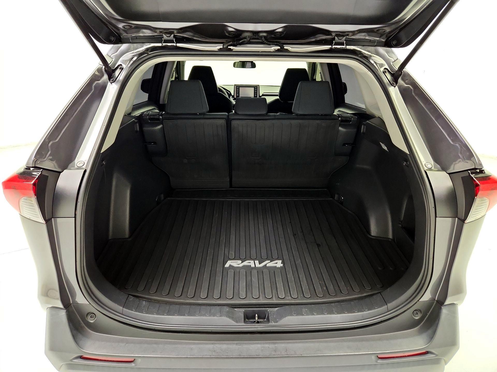 Thumbnail: 2021 Toyota RAV4 - 20