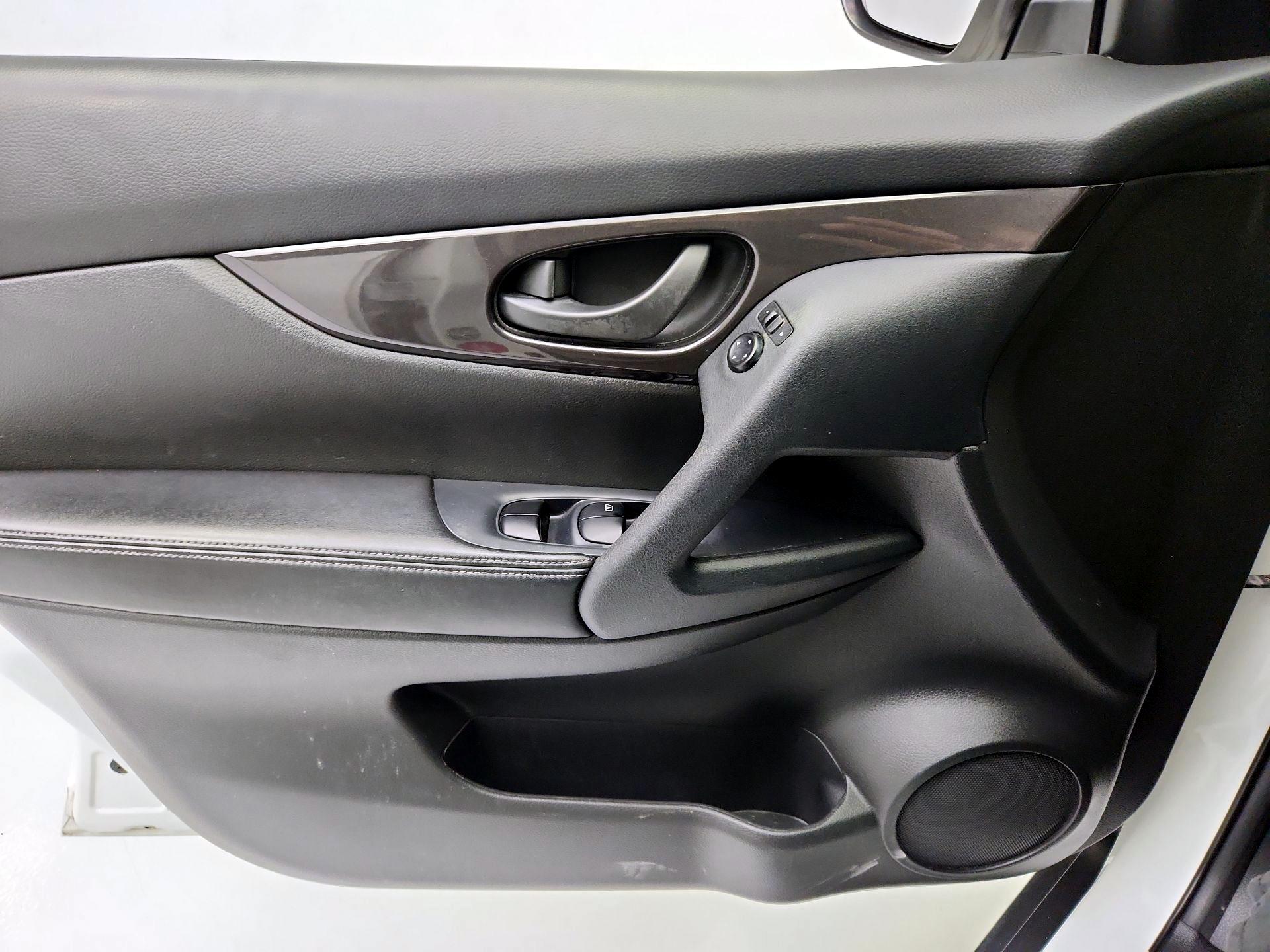 Thumbnail: 2019 Nissan Rogue - 12