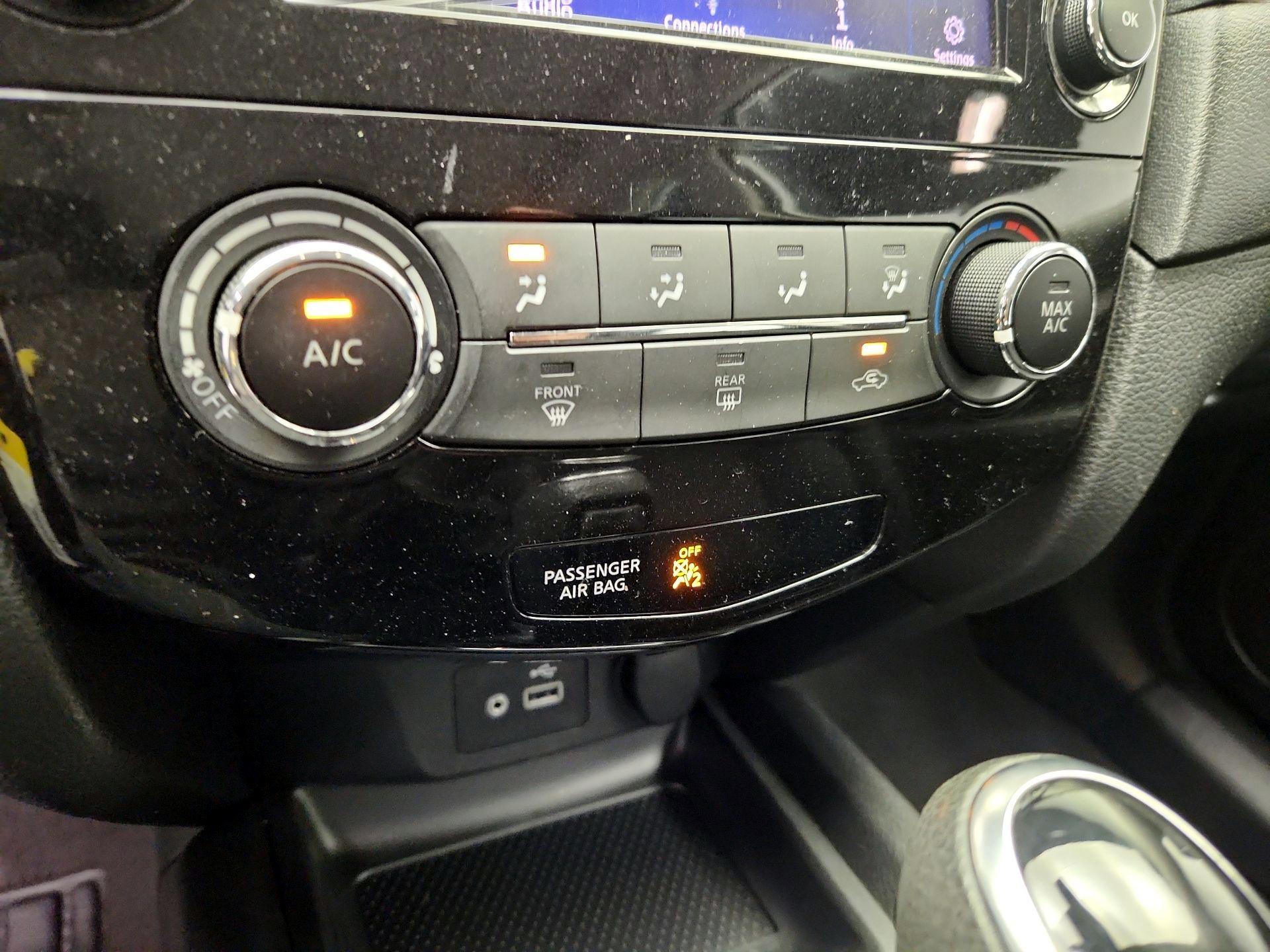Thumbnail: 2019 Nissan Rogue - 16