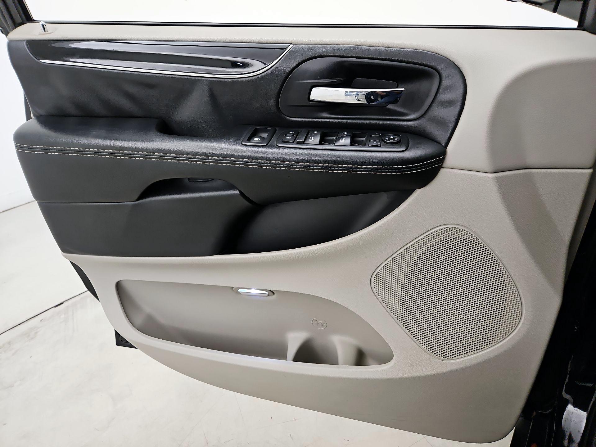 Thumbnail: 2019 Dodge Grand Caravan - 12