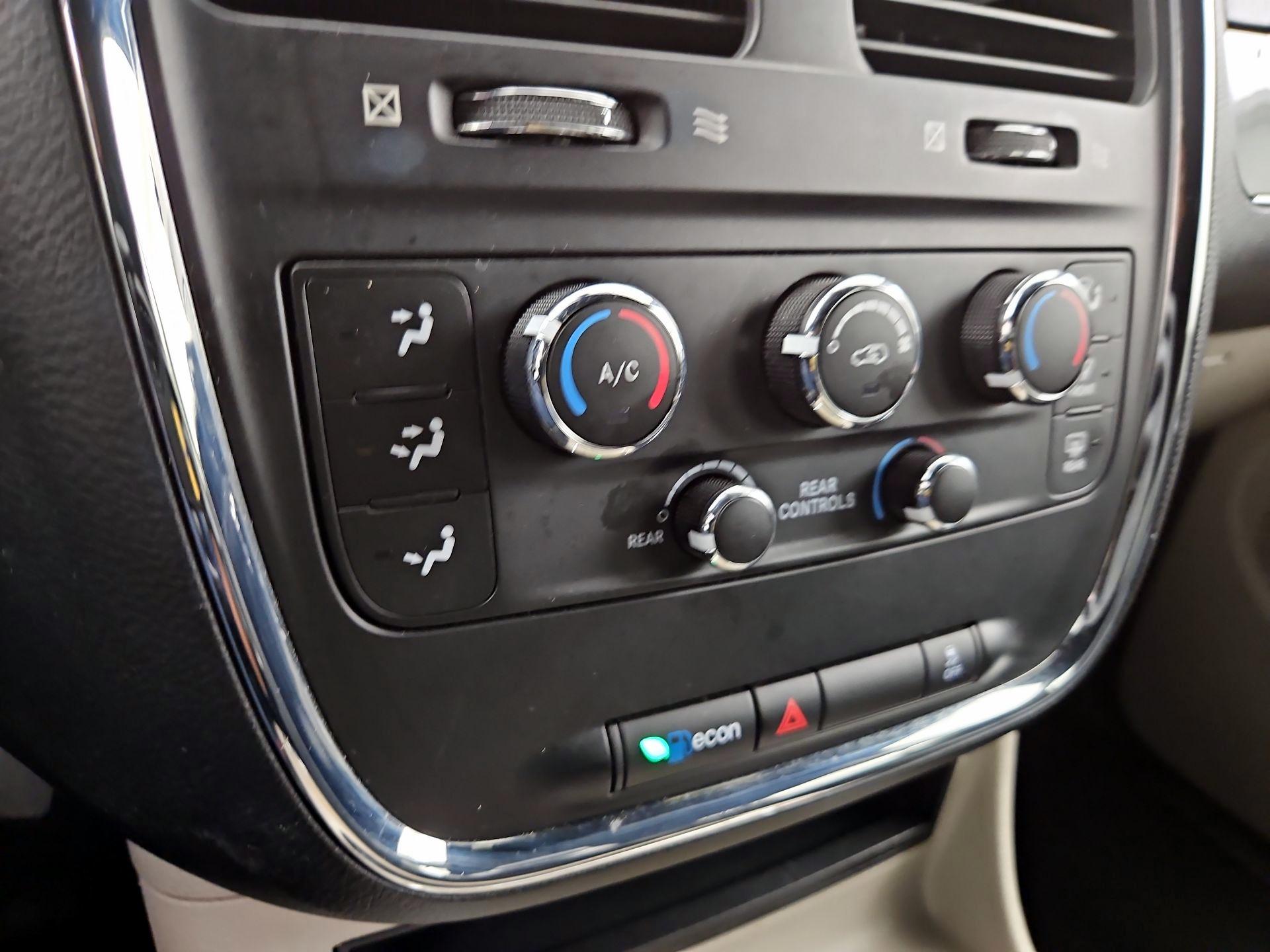 Thumbnail: 2019 Dodge Grand Caravan - 16