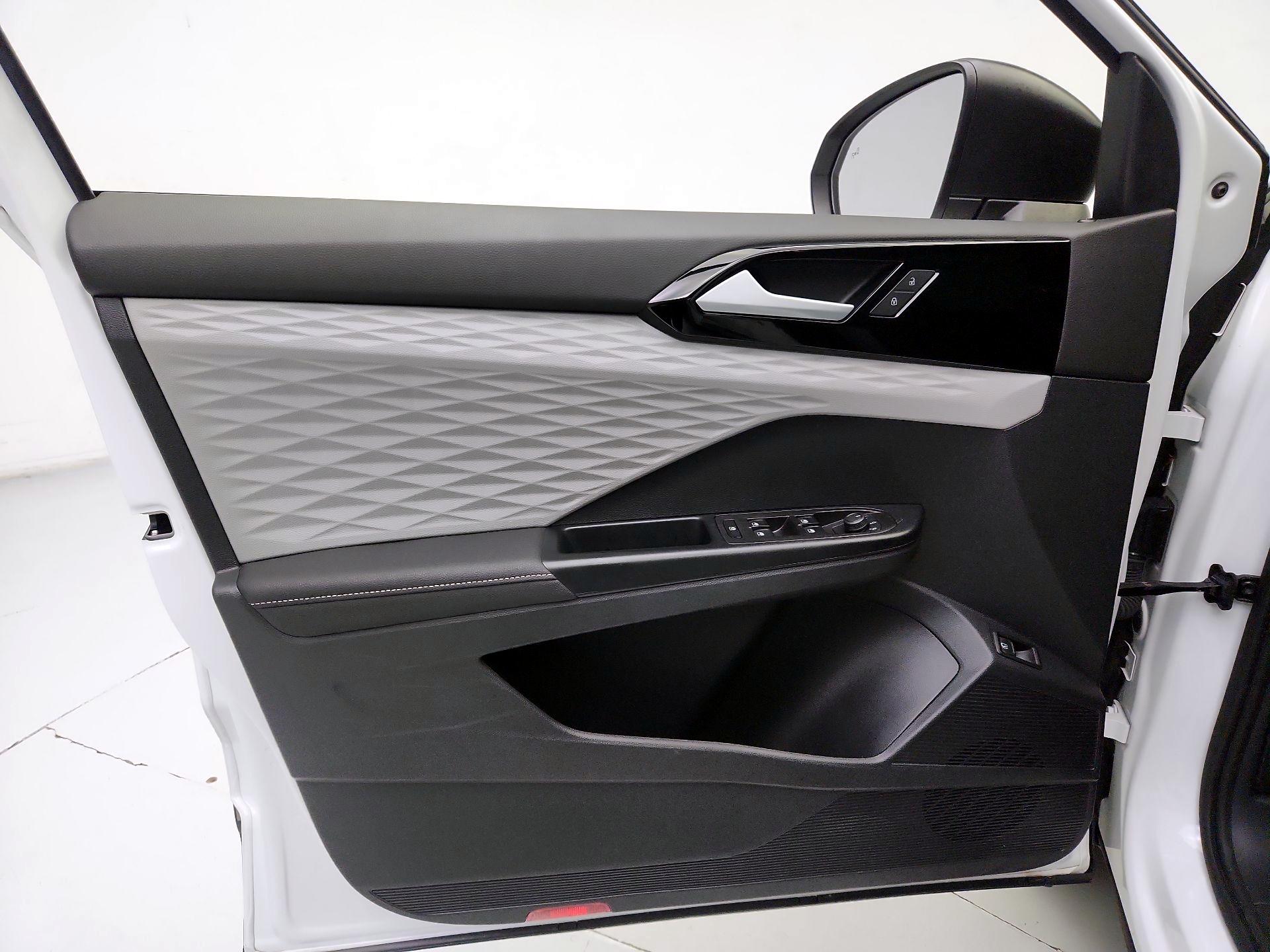 Thumbnail: 2024 Volkswagen Taos - 12