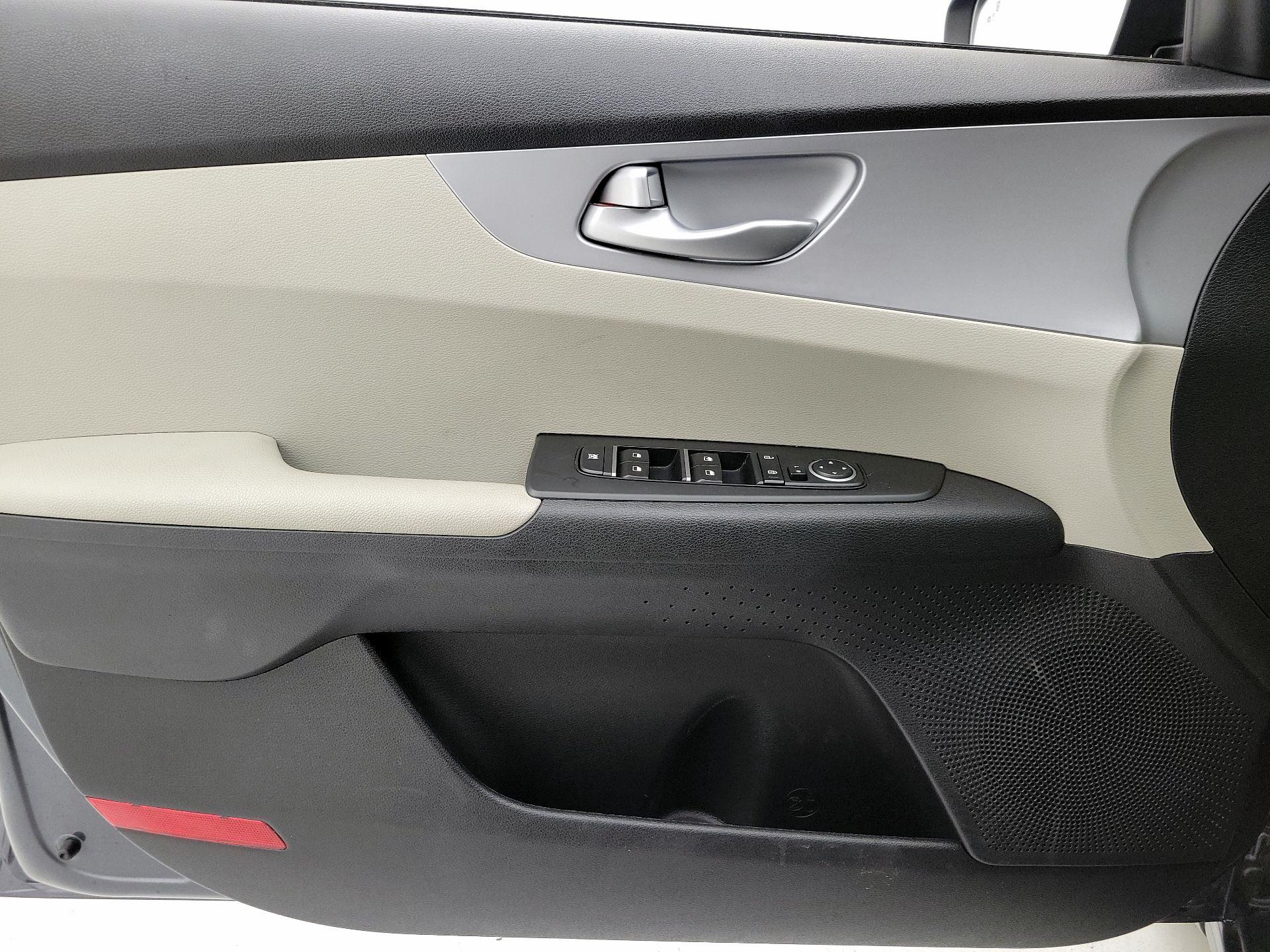 Thumbnail: 2023 Kia Forte - 12