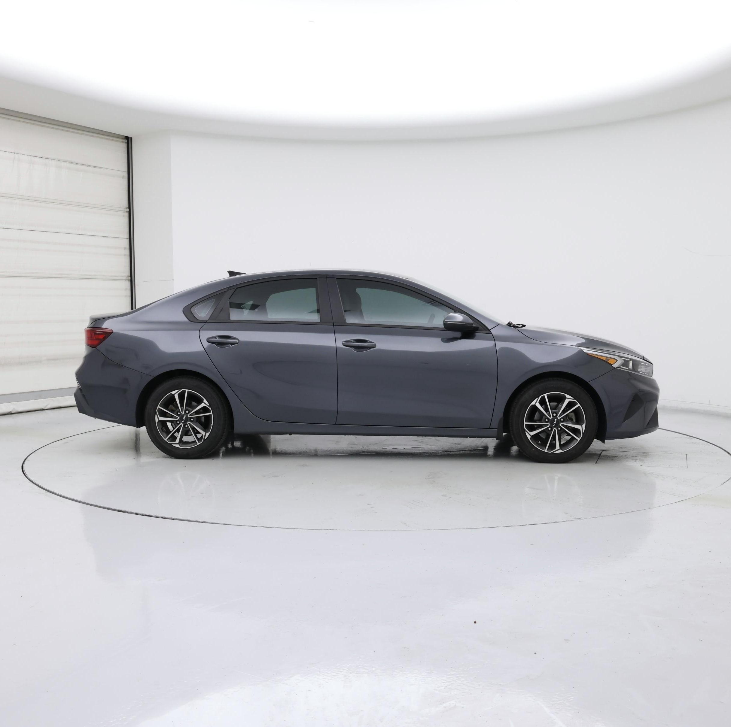 Thumbnail: 2023 Kia Forte - 7