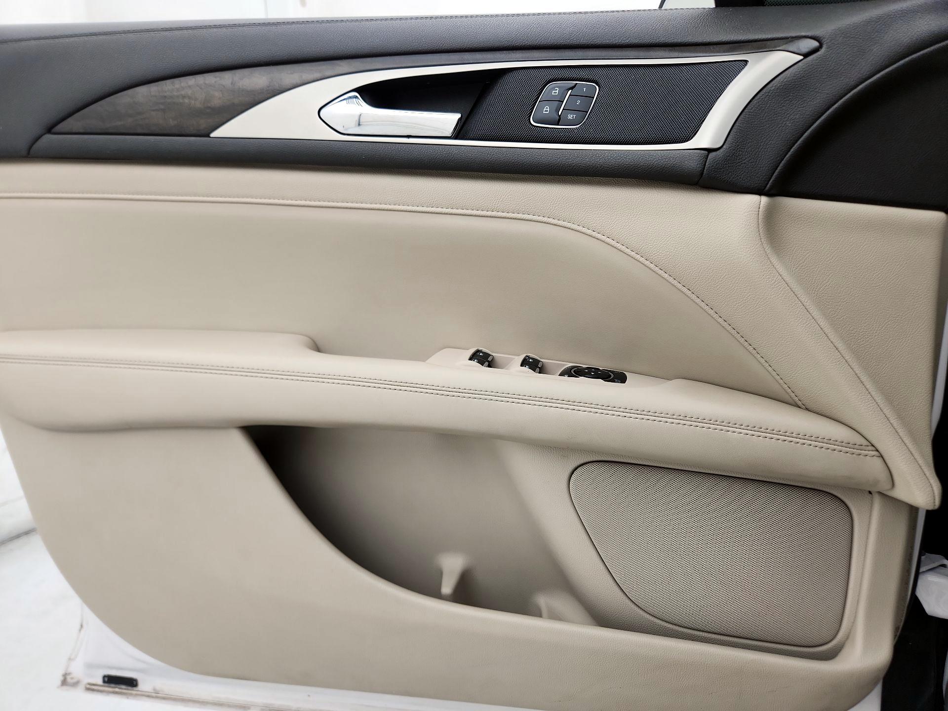 Thumbnail: 2017 Lincoln MKZ - 12