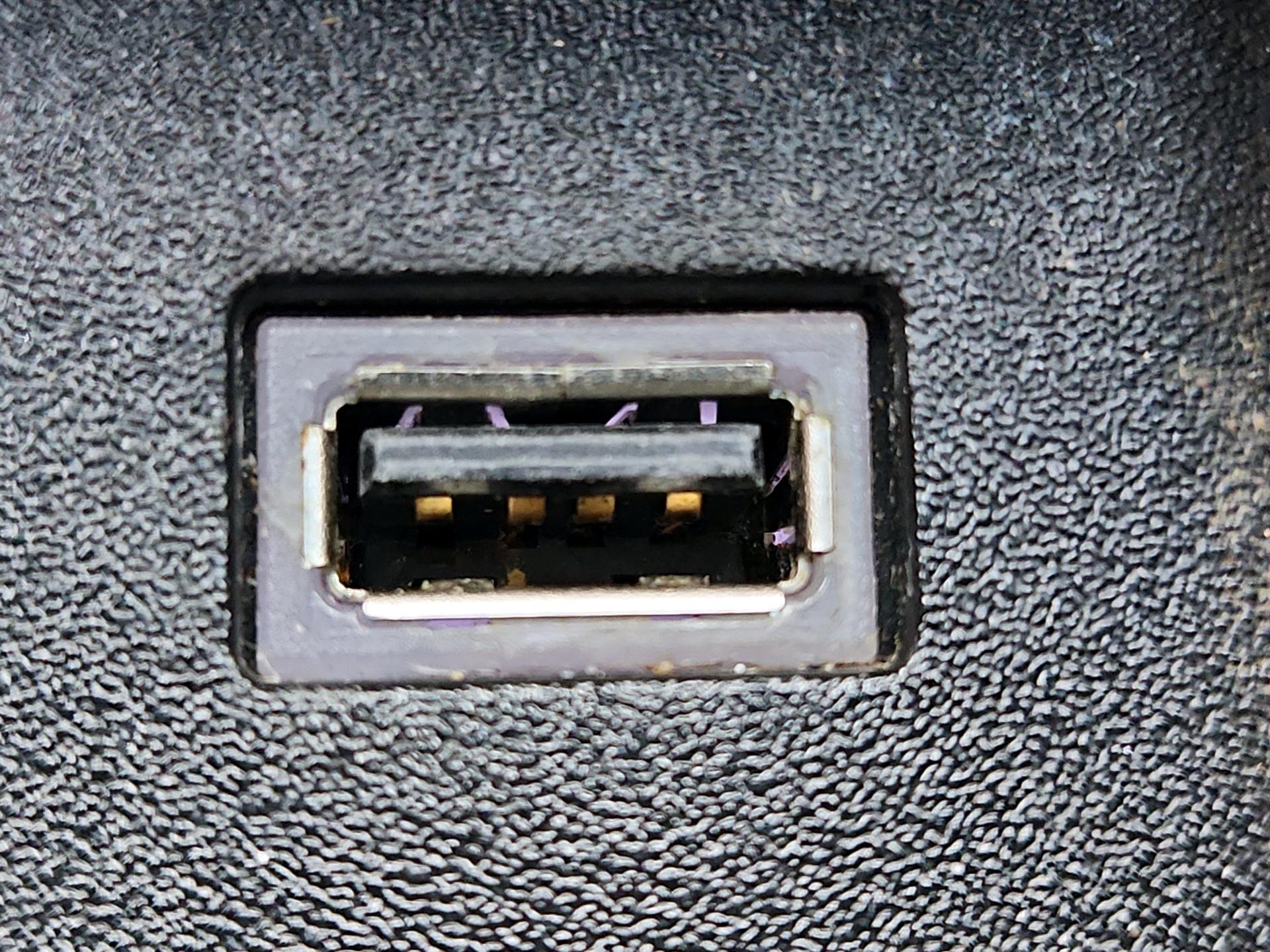 Thumbnail: 2017 Lincoln MKZ - 19