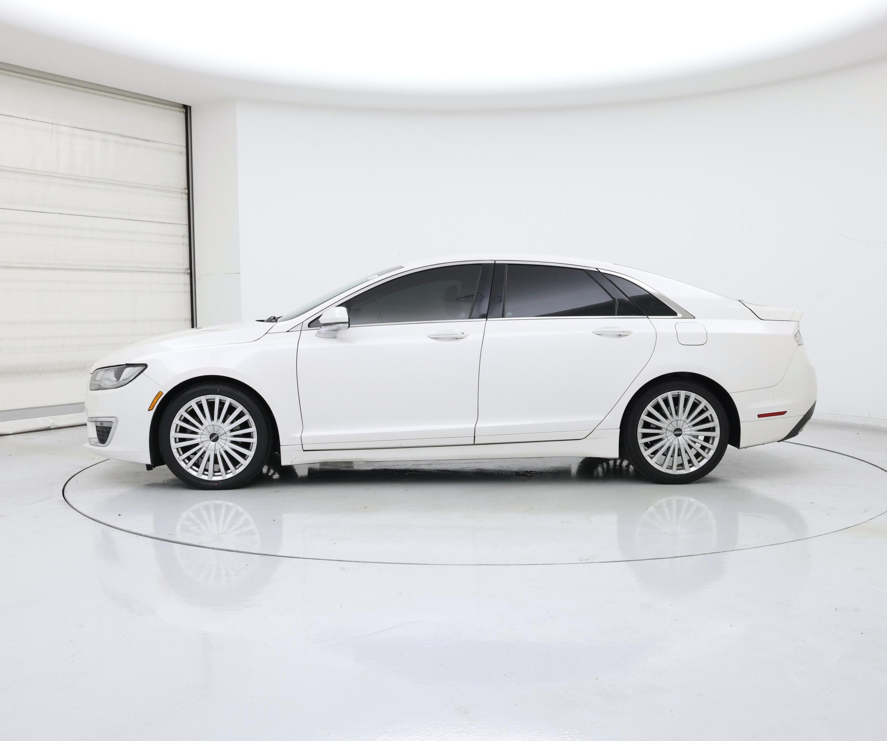 Thumbnail: 2017 Lincoln MKZ - 3