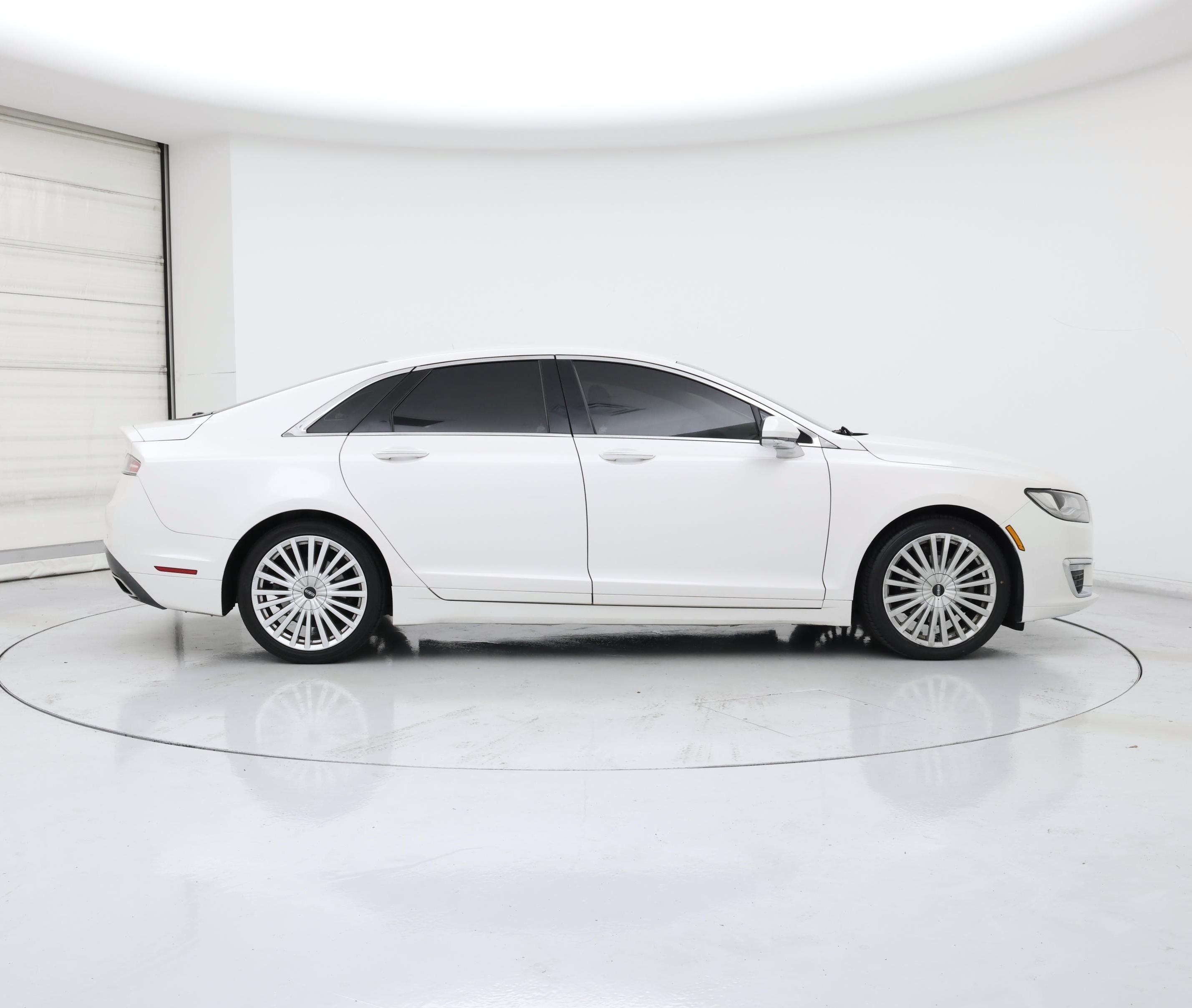 Thumbnail: 2017 Lincoln MKZ - 7