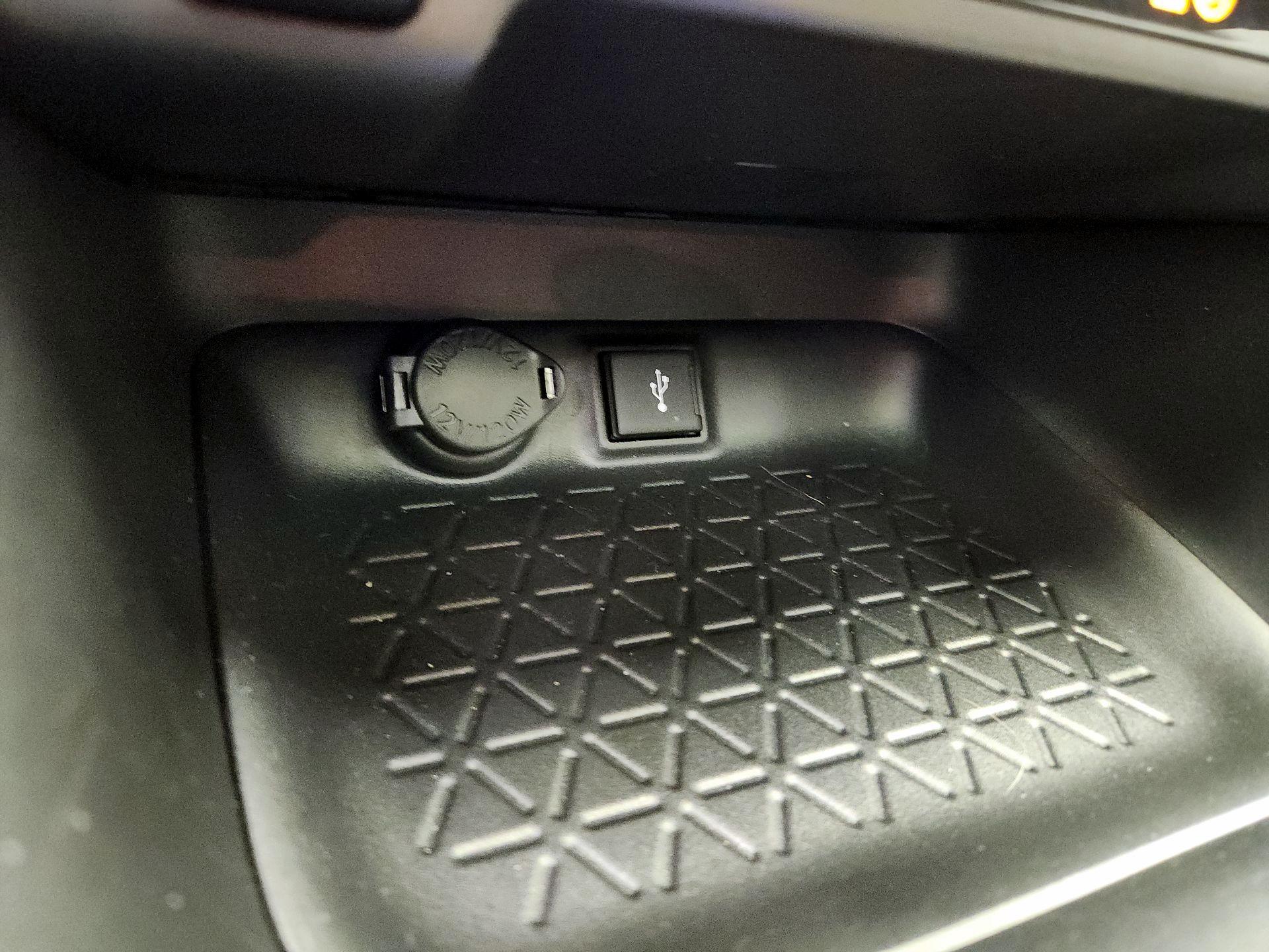 Thumbnail: 2021 Toyota RAV4 - 18