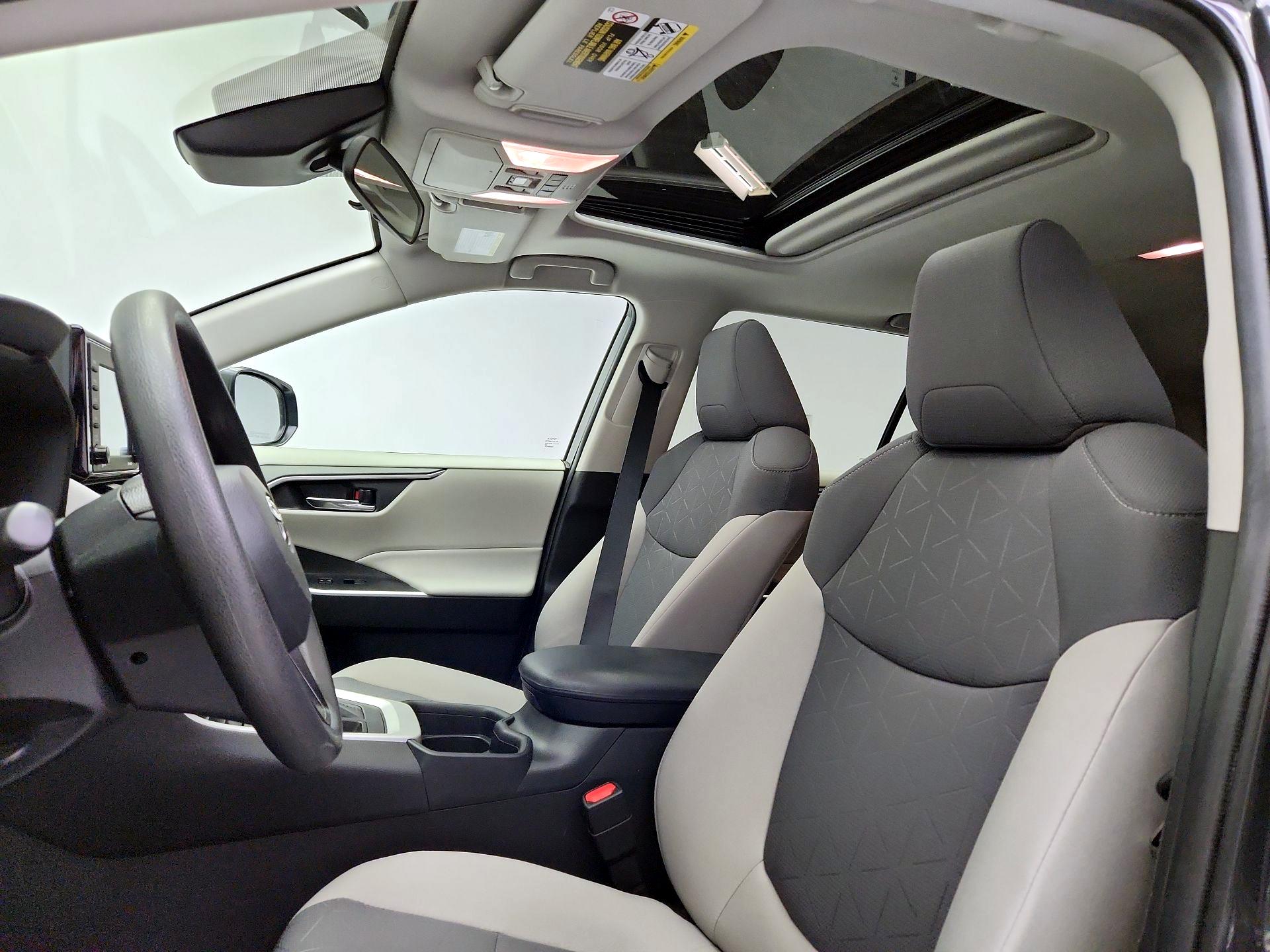 Thumbnail: 2021 Toyota RAV4 - 19