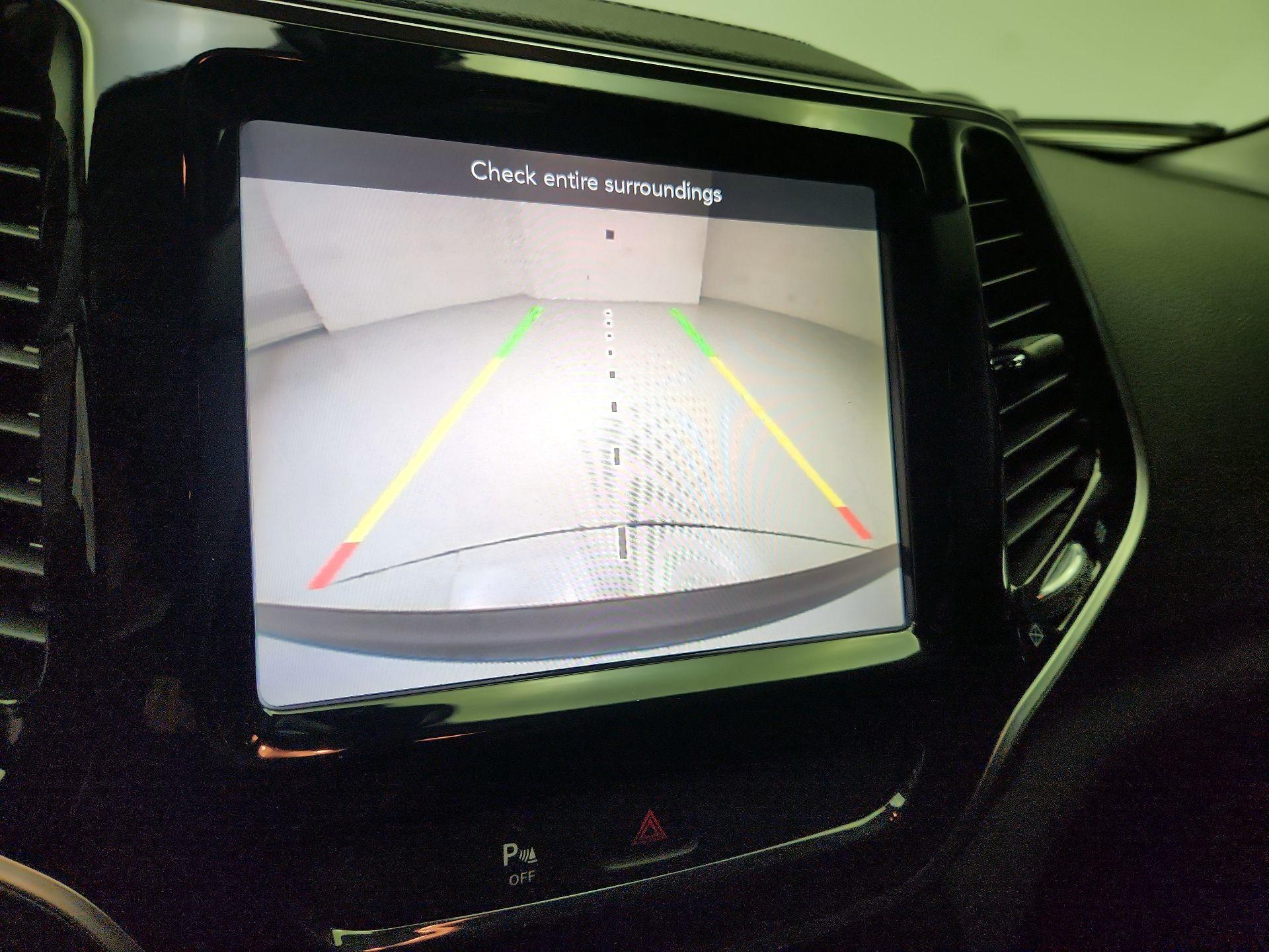 Thumbnail: 2019 Jeep Cherokee - 15