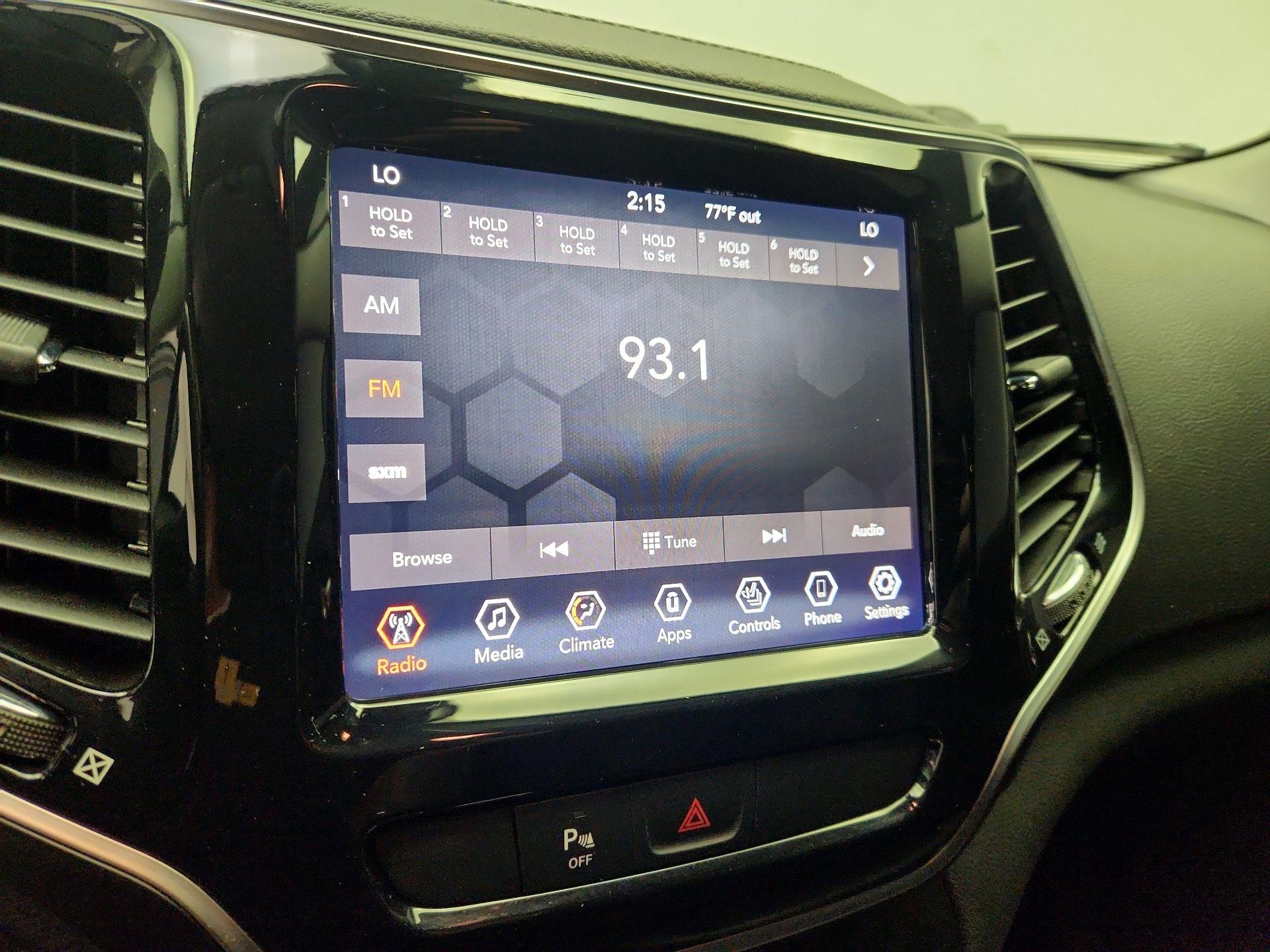 Thumbnail: 2019 Jeep Cherokee - 16