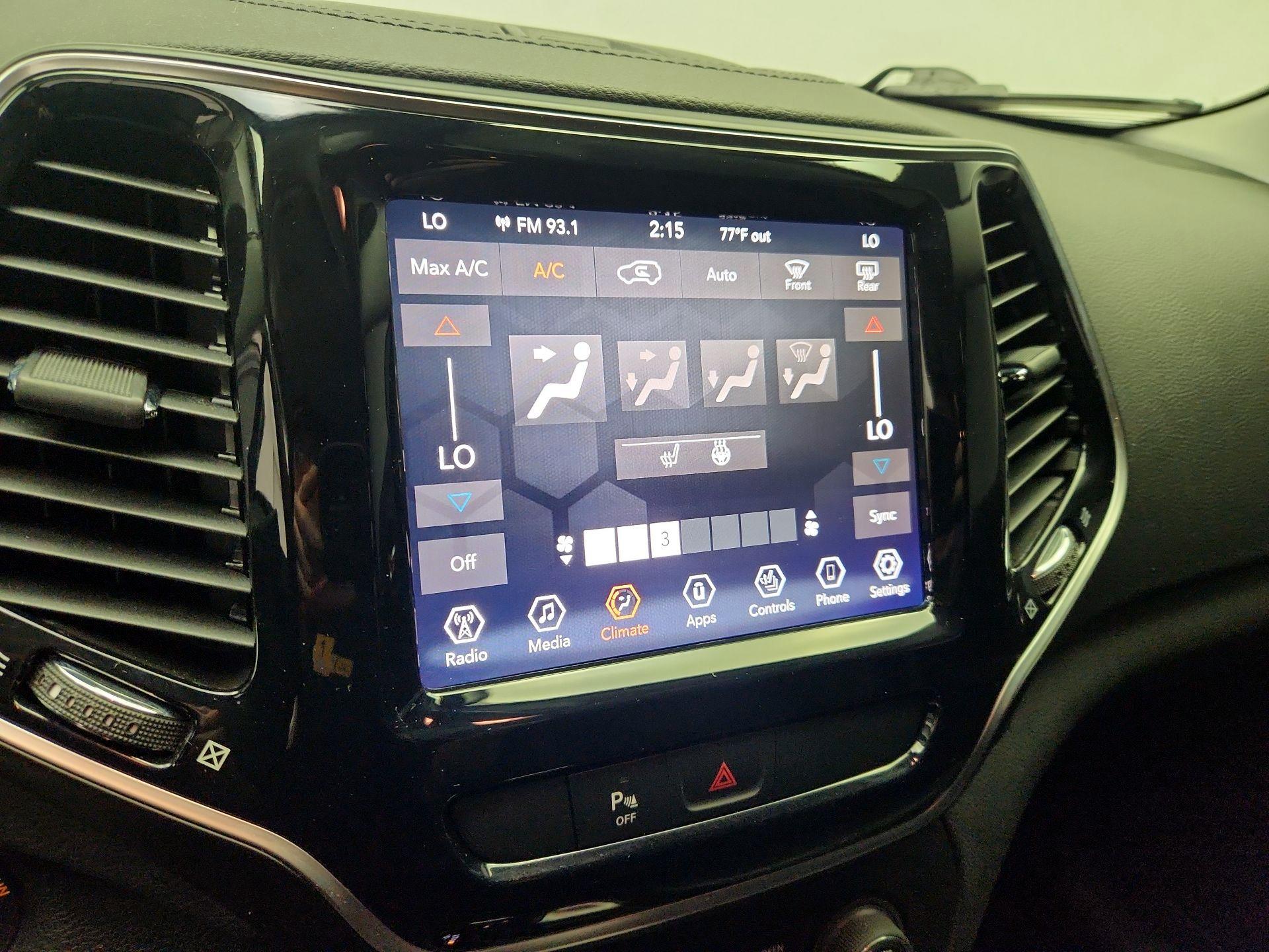 Thumbnail: 2019 Jeep Cherokee - 17