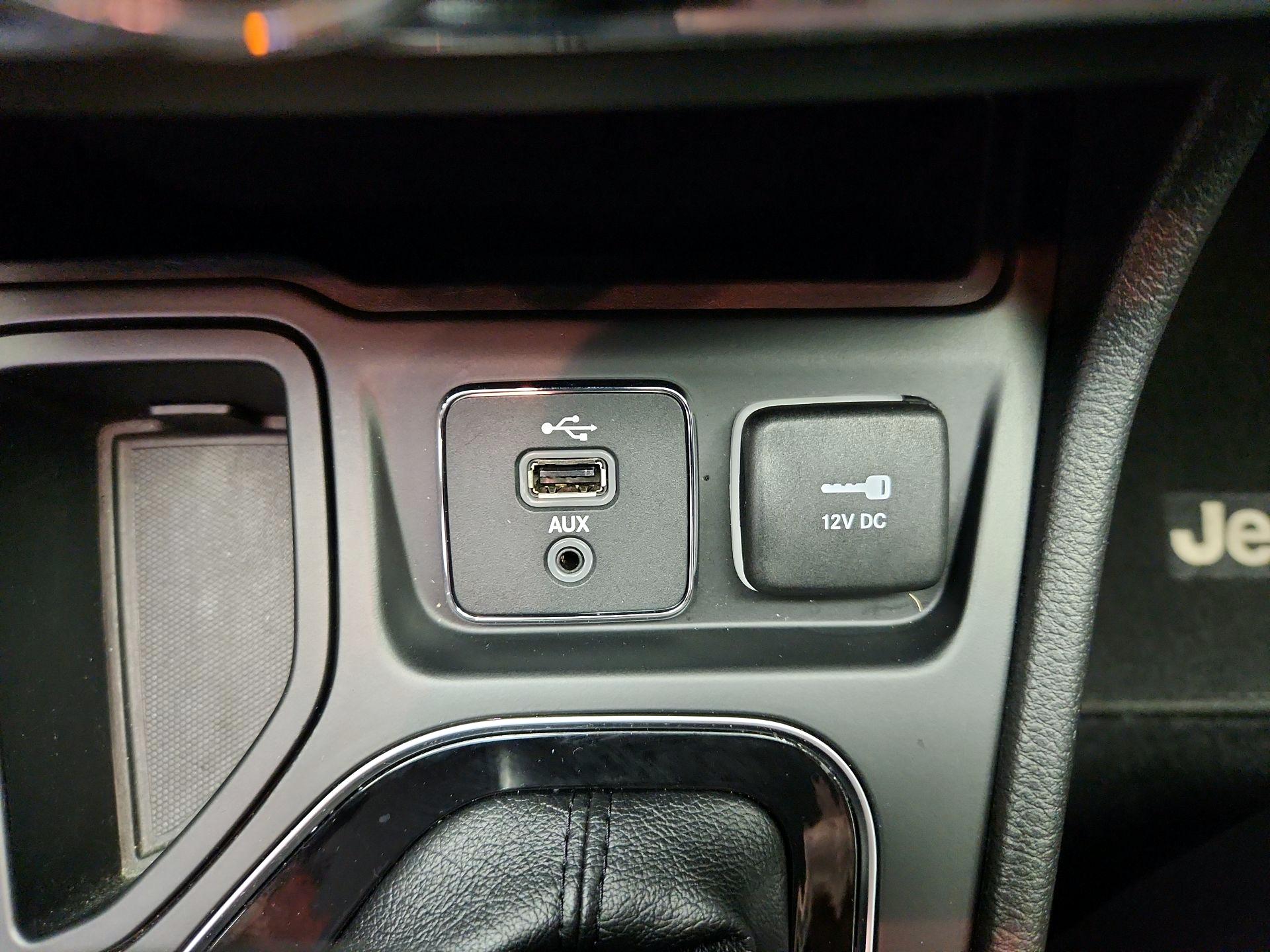 Thumbnail: 2019 Jeep Cherokee - 19