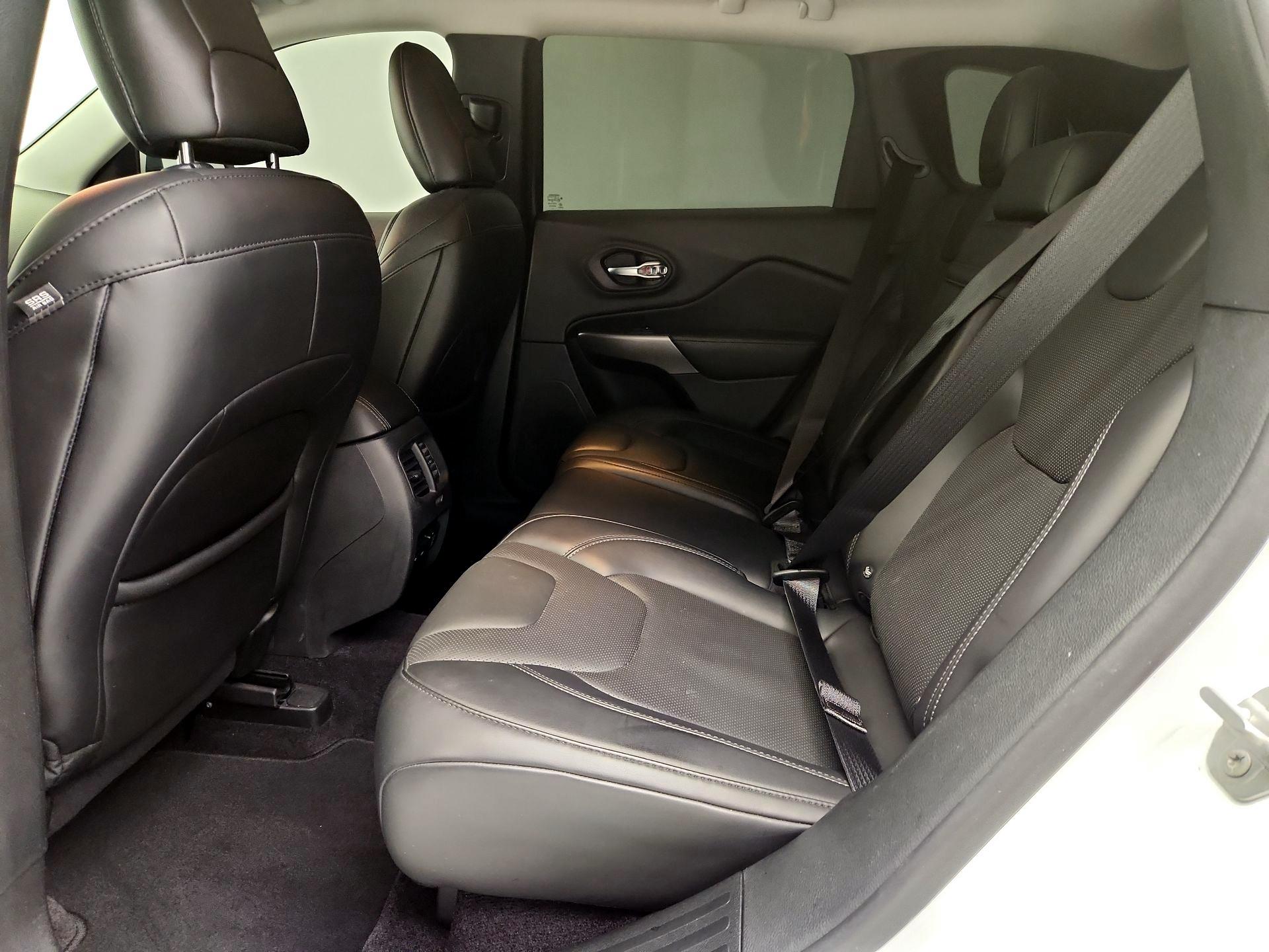 Thumbnail: 2019 Jeep Cherokee - 20