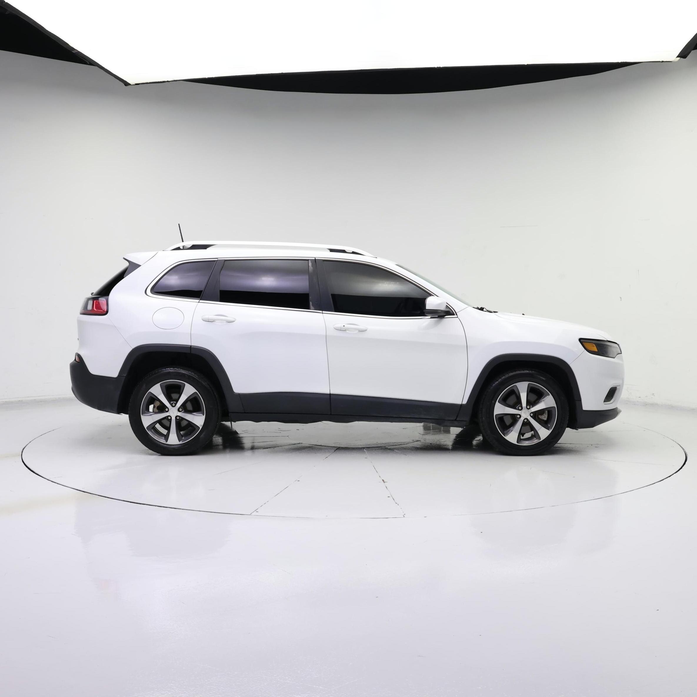 Thumbnail: 2019 Jeep Cherokee - 7