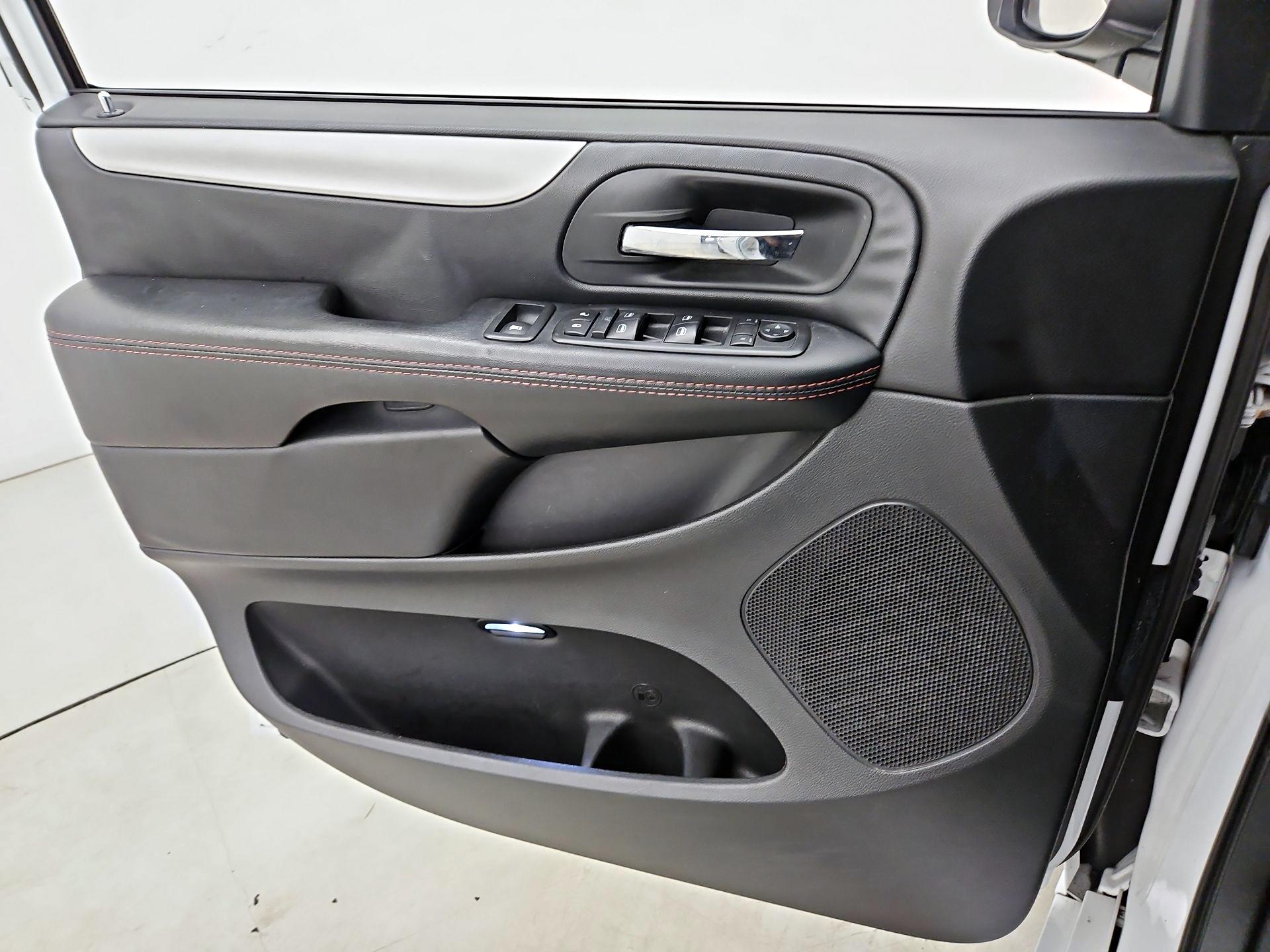 Thumbnail: 2019 Dodge Grand Caravan - 12