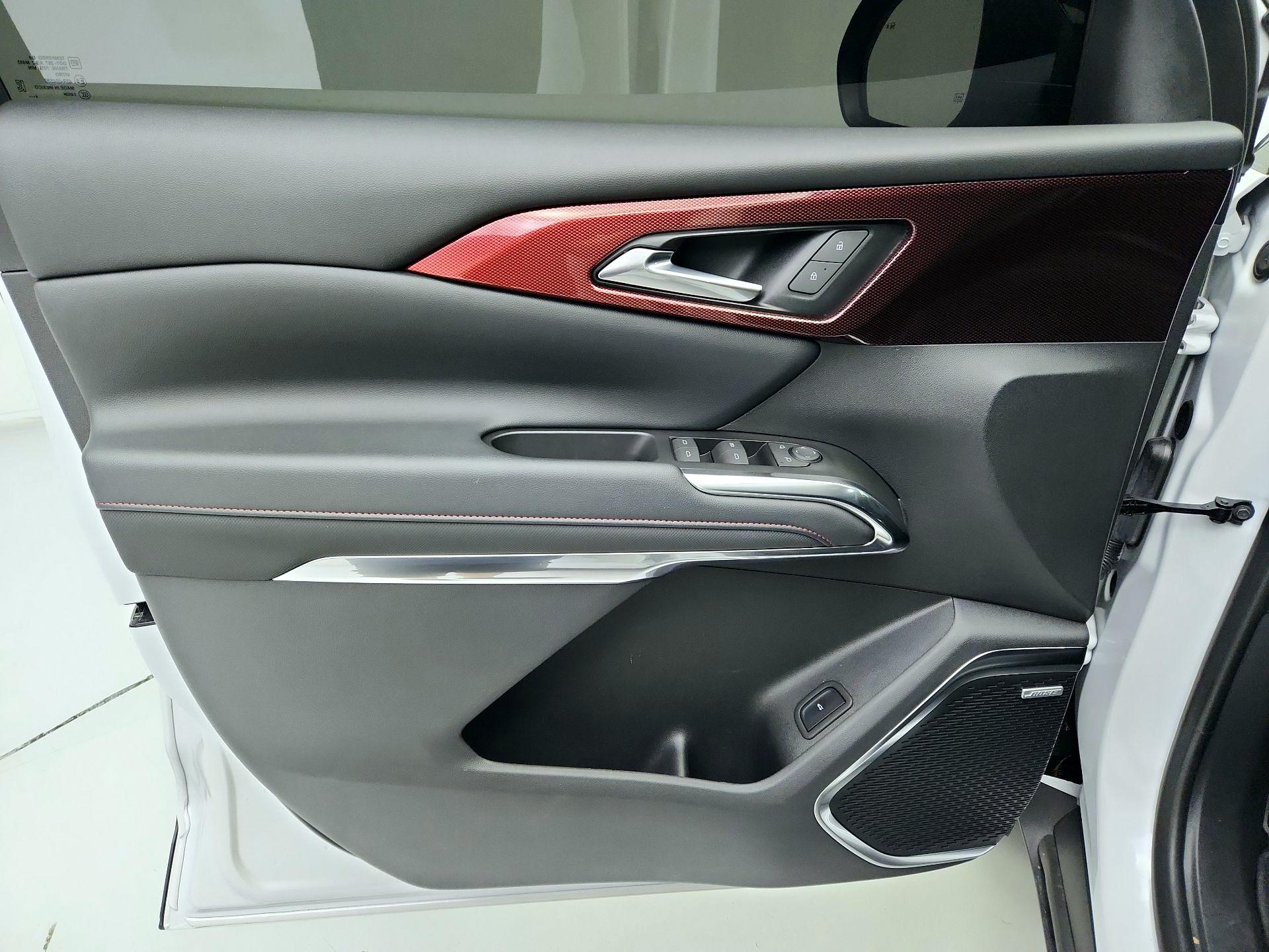 Thumbnail: 2025 Chevrolet Traverse - 12