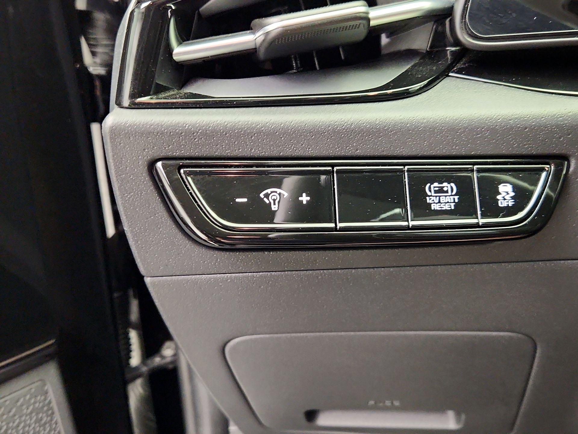 Thumbnail: 2025 Kia Niro - 13