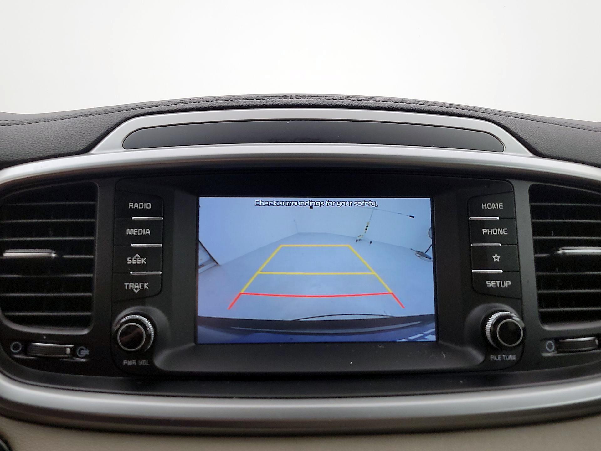 Thumbnail: 2020 Kia Sorento - 14