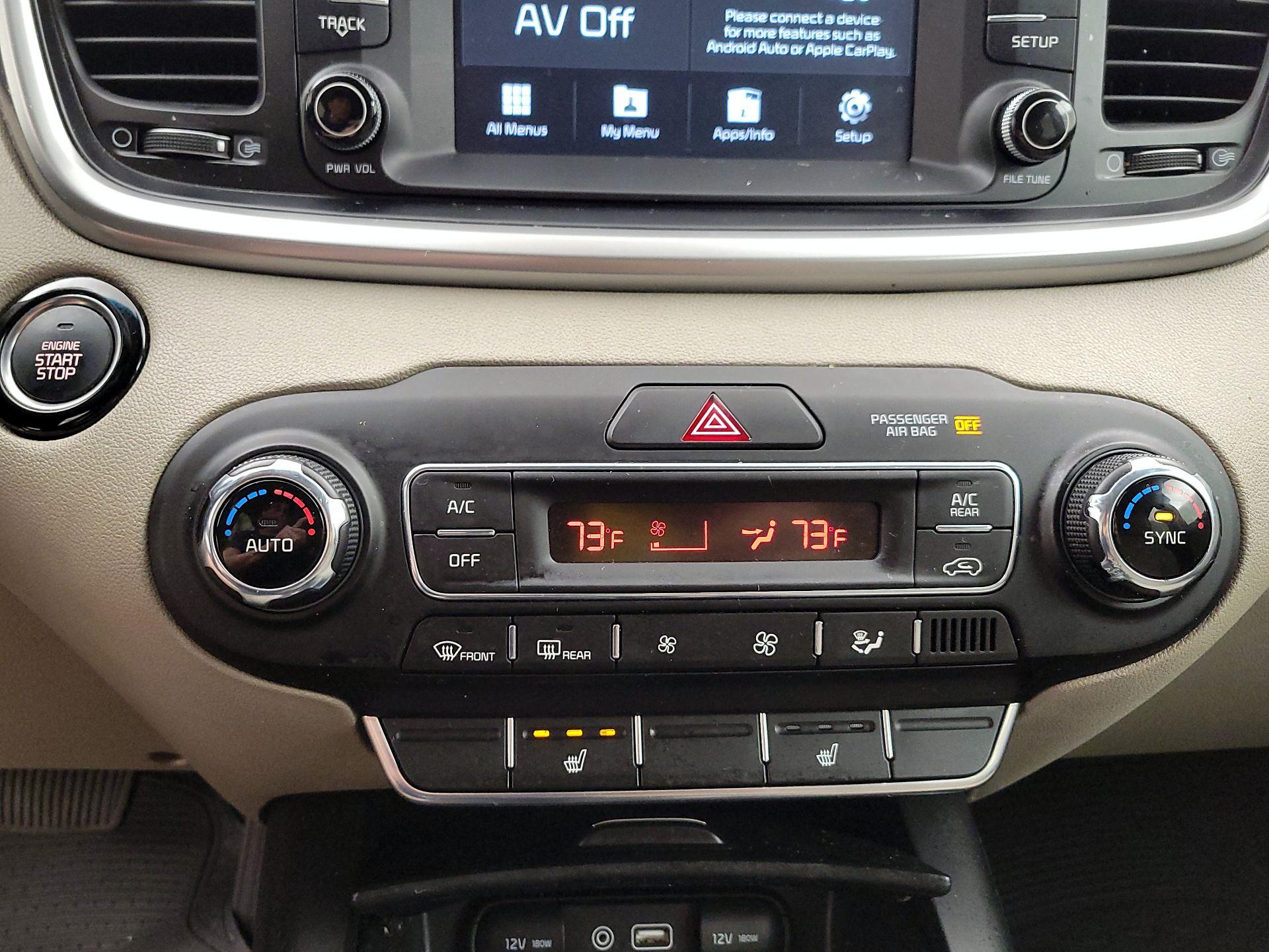 Thumbnail: 2020 Kia Sorento - 16