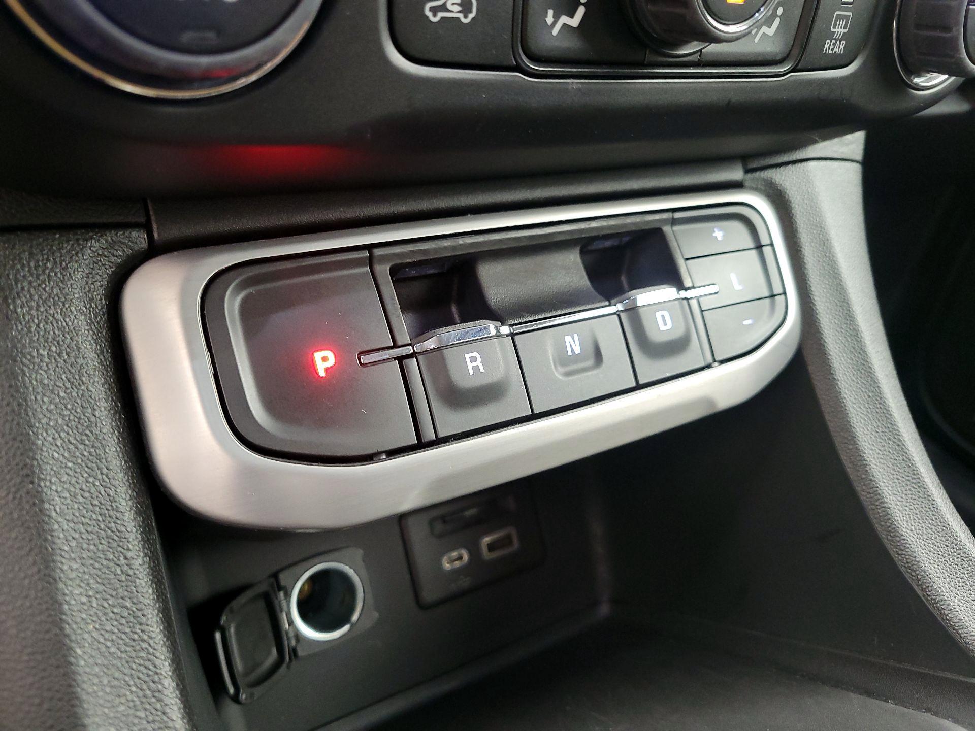 Thumbnail: 2023 GMC Acadia - 18