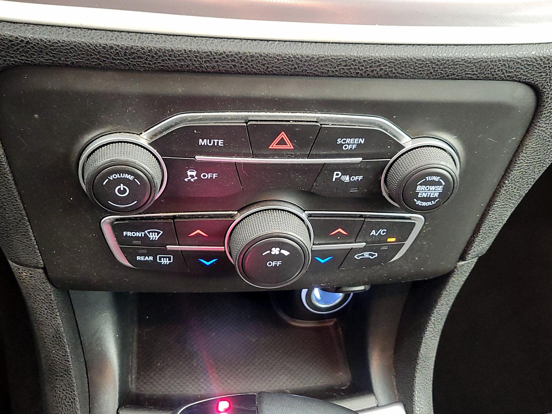 Thumbnail: 2022 Dodge Charger - 16