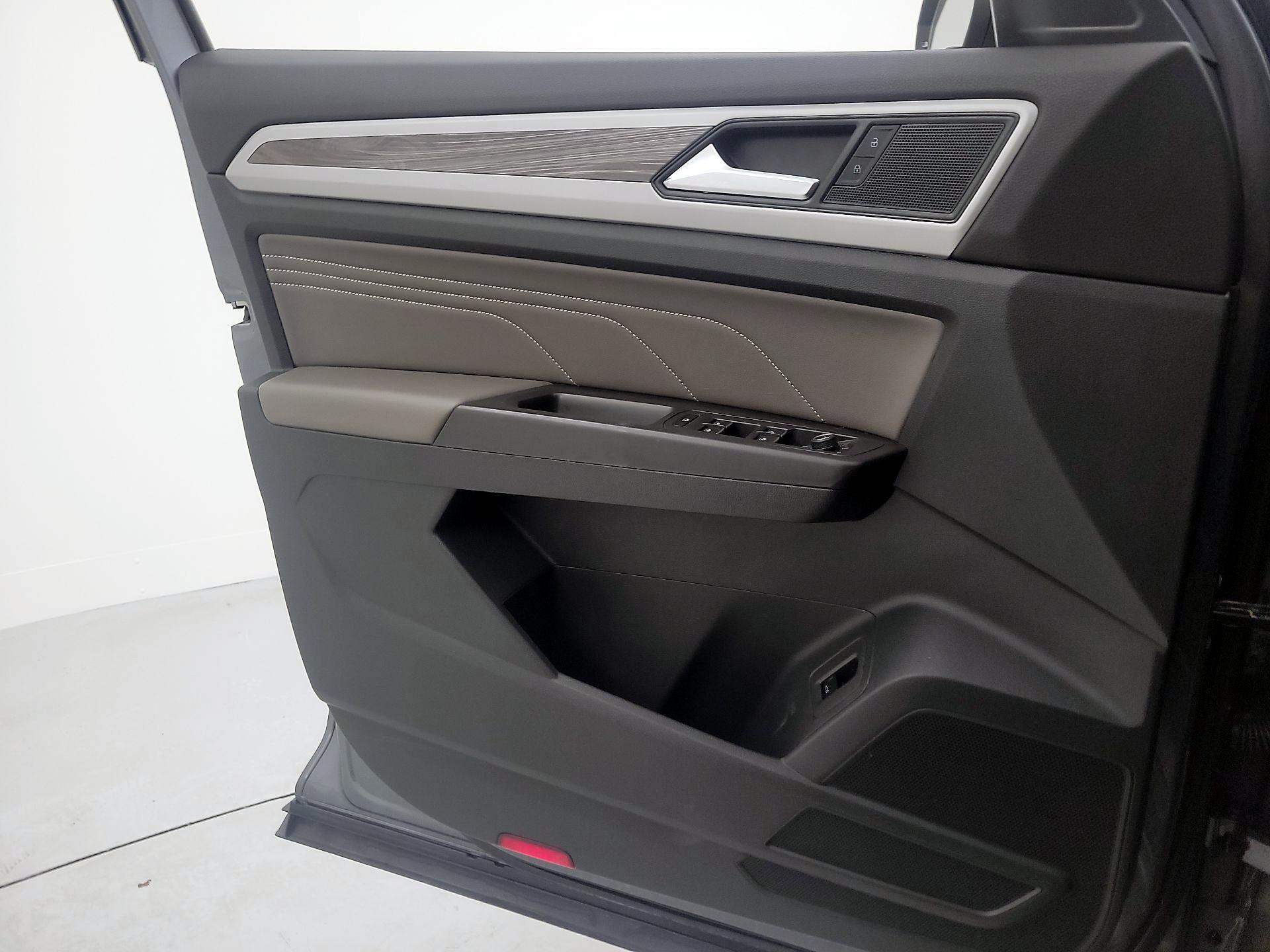 Thumbnail: 2023 Volkswagen Atlas - 12