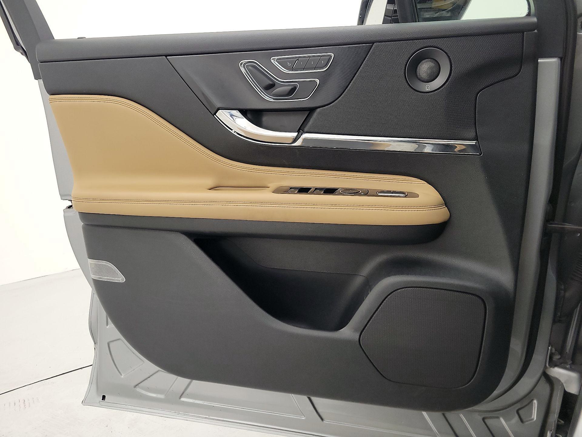 Thumbnail: 2021 Lincoln Corsair - 12