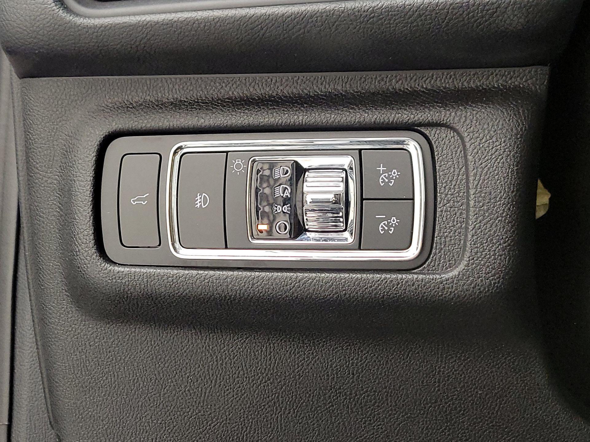 Thumbnail: 2021 Lincoln Corsair - 13